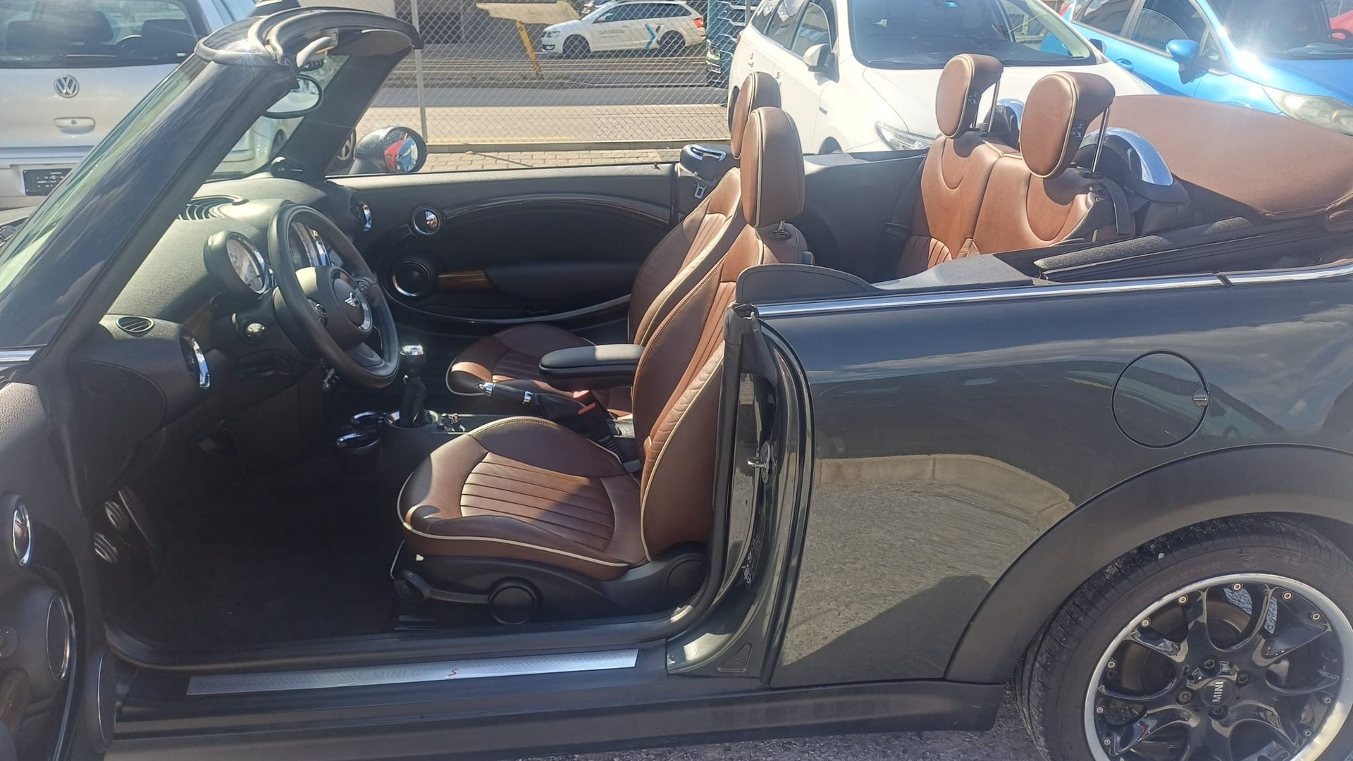 MINI Mini Cooper S Cabrio-image-9