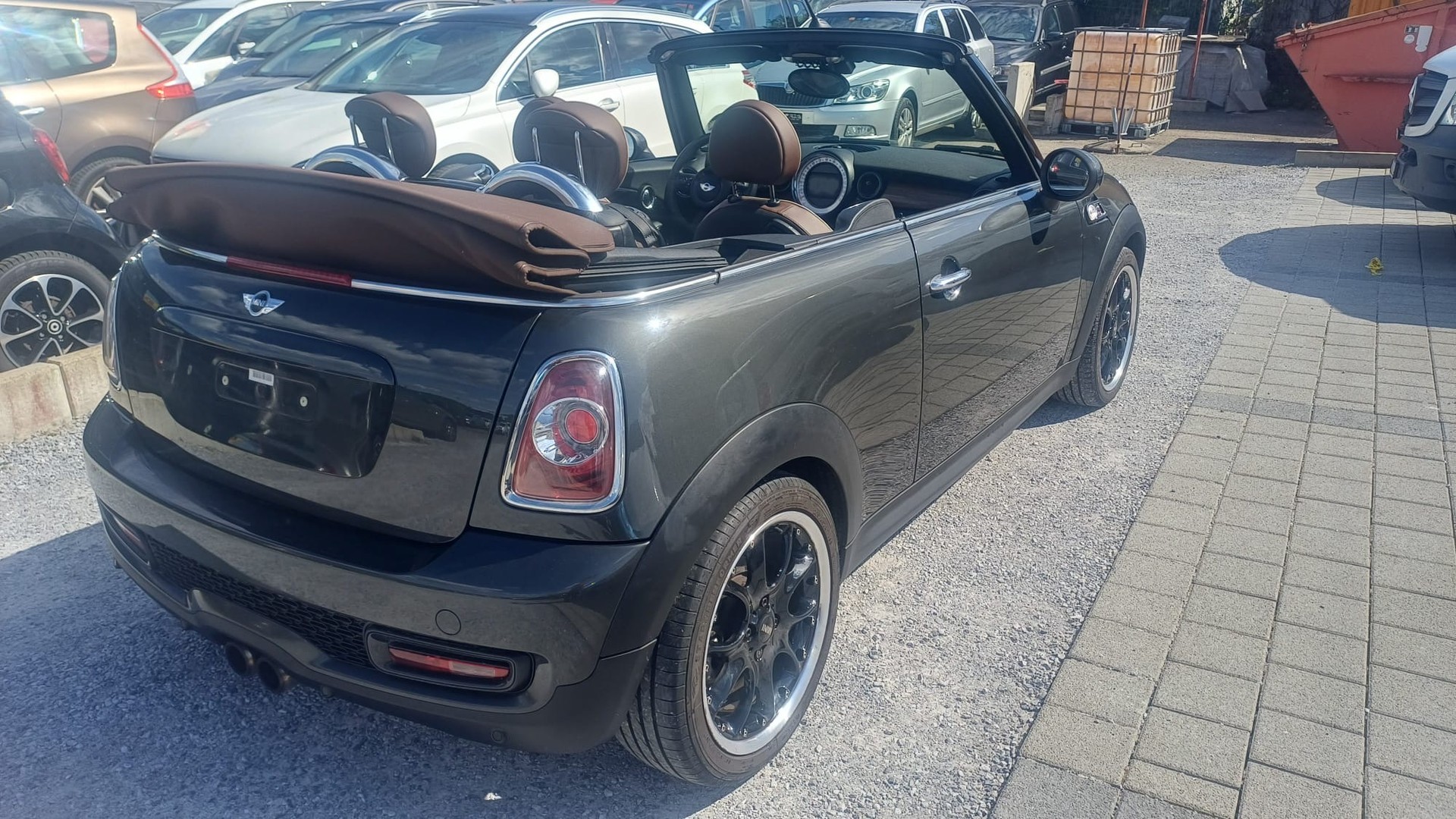 MINI Mini Cooper S Cabrio-image-4