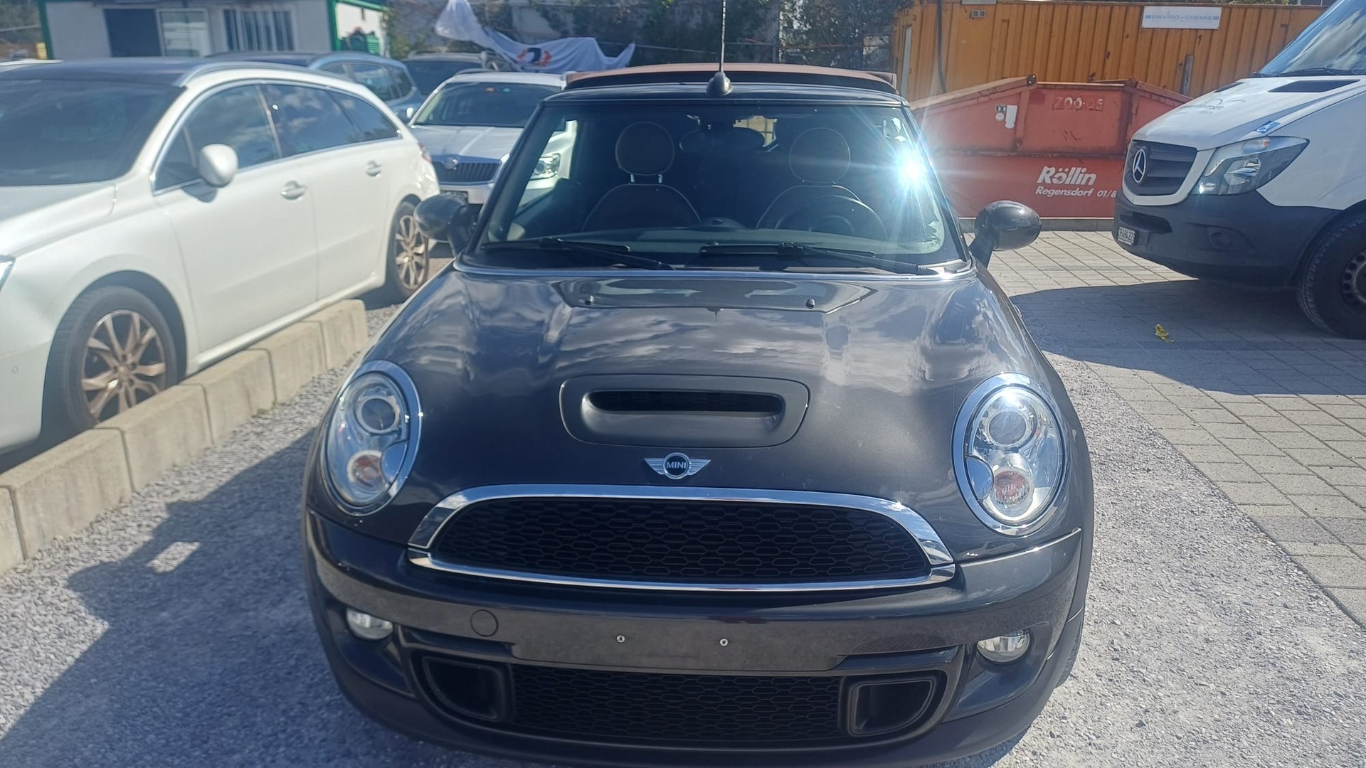 MINI Mini Cooper S Cabrio-image-1