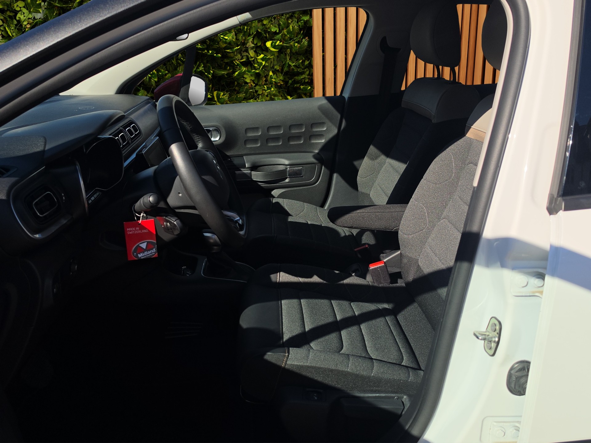 CITROEN C3 1.2i PureTech Swiss Edition EAT6-image-8