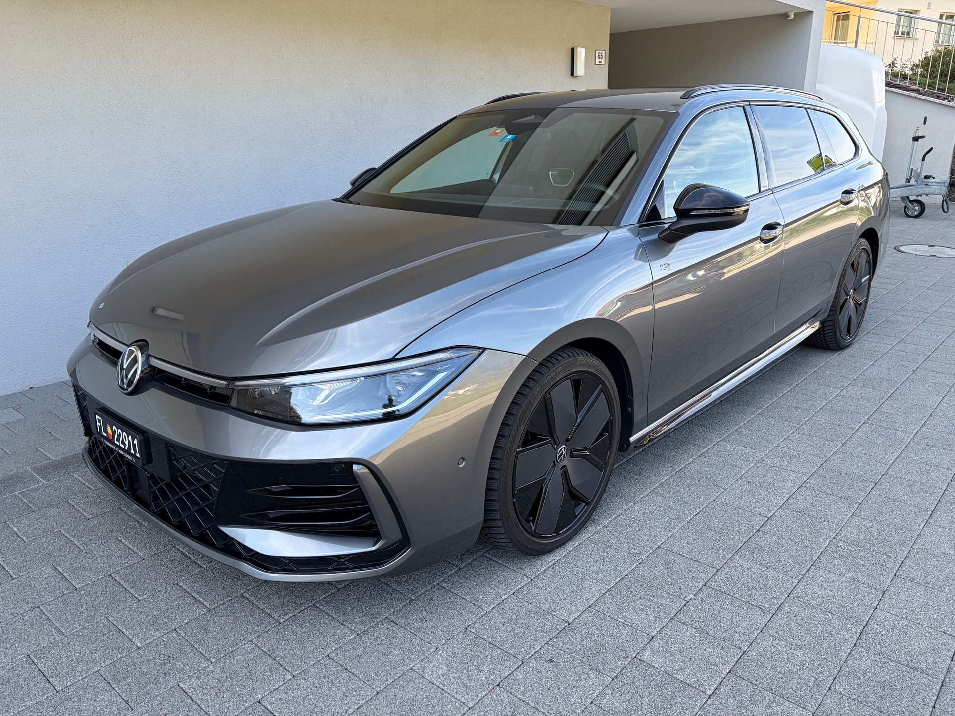 VW 2.0 TDI R-Line DSG 4motion - Allrad 4x4-image-0