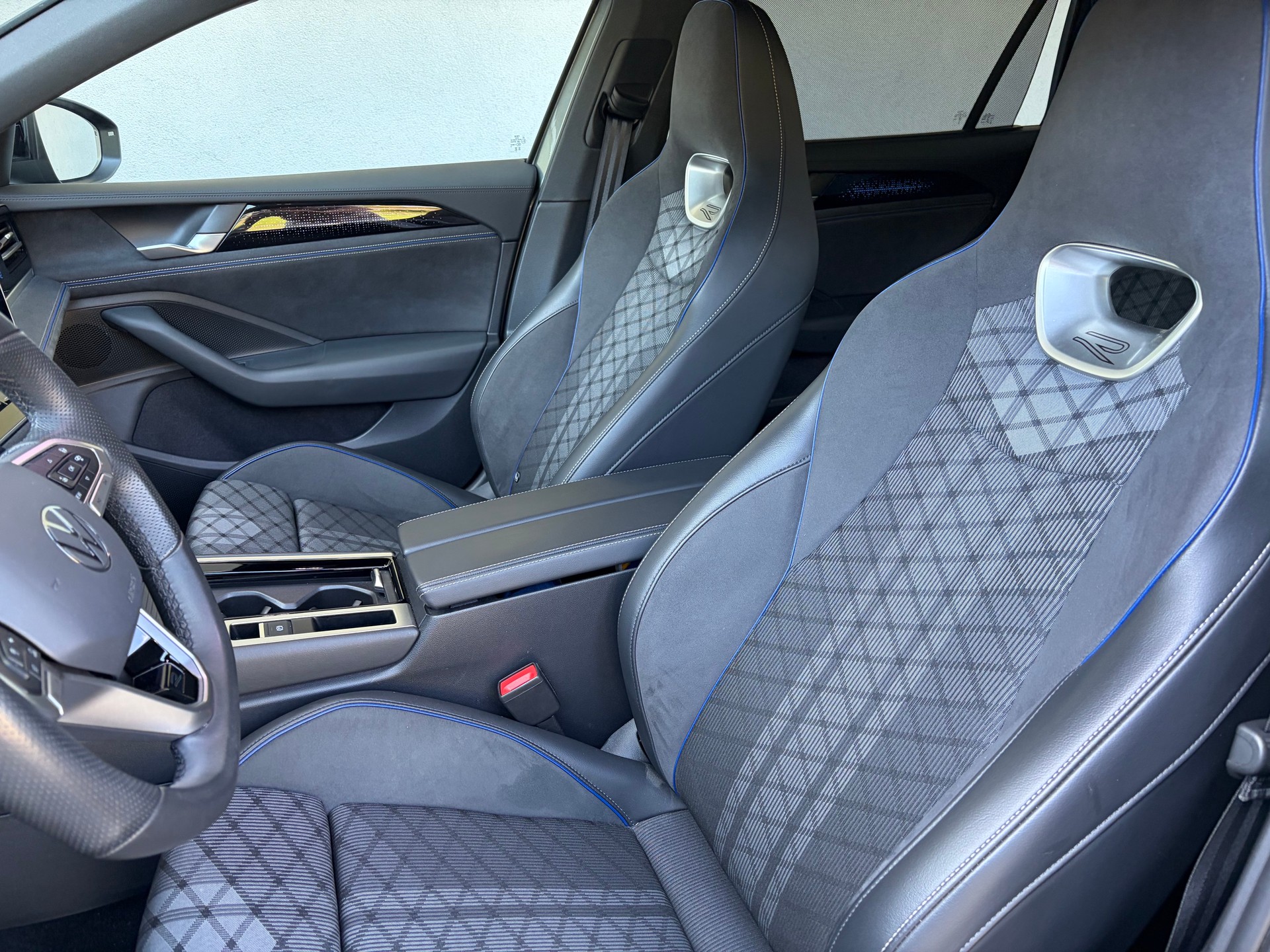 VW 2.0 TDI R-Line DSG 4motion - Allrad 4x4-image-4