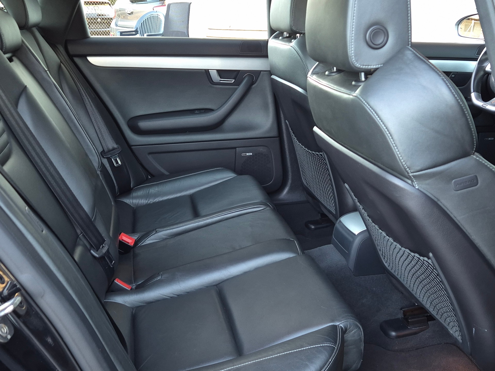 AUDI RS4 Avant 4.2 V8 quattro-image-23