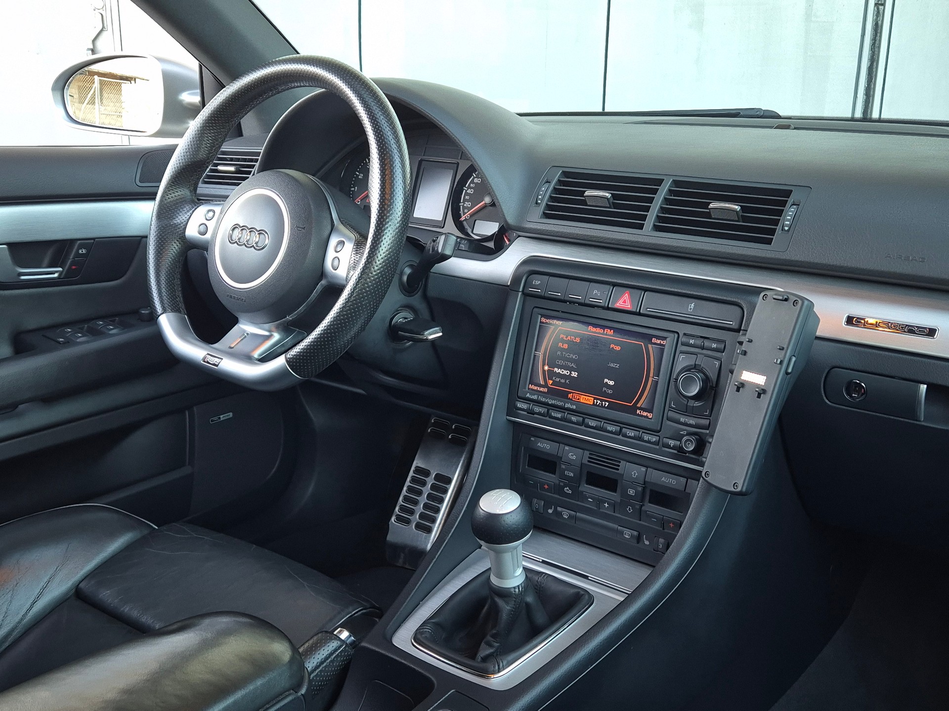 AUDI RS4 Avant 4.2 V8 quattro-image-18