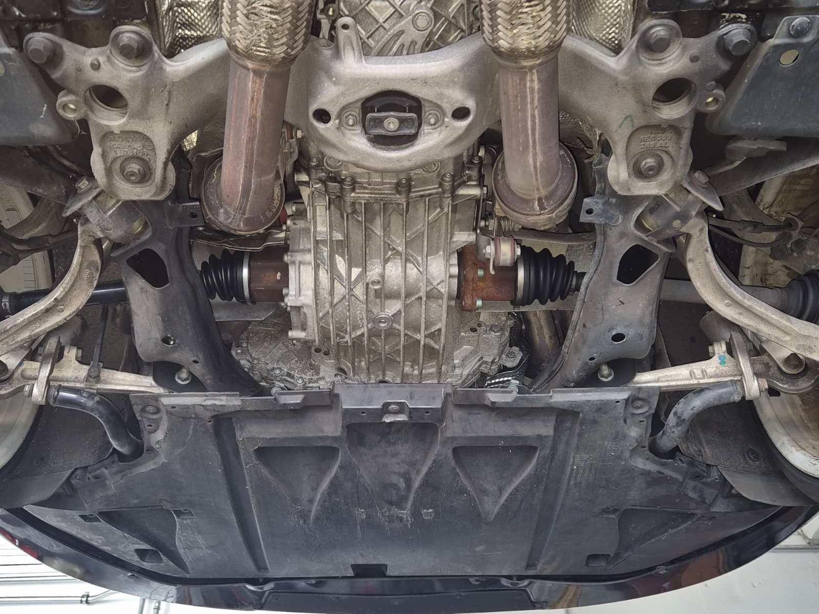 AUDI RS4 Avant 4.2 V8 quattro-image-11