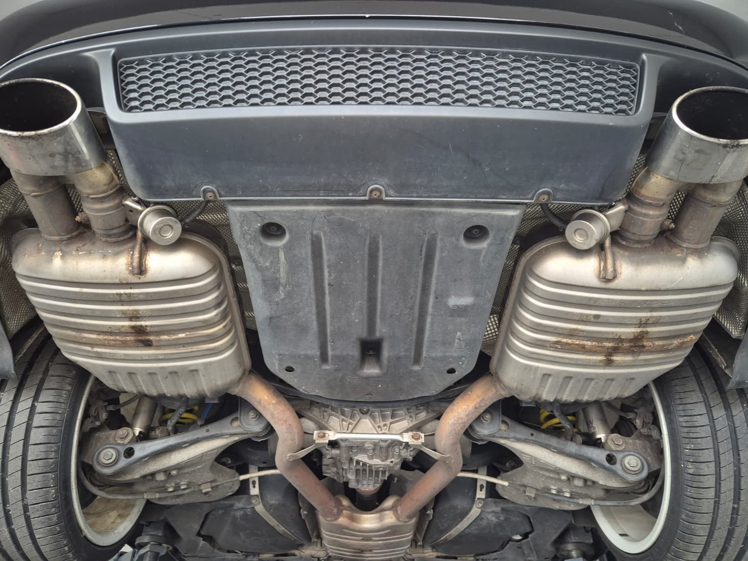 AUDI RS4 Avant 4.2 V8 quattro-image-12