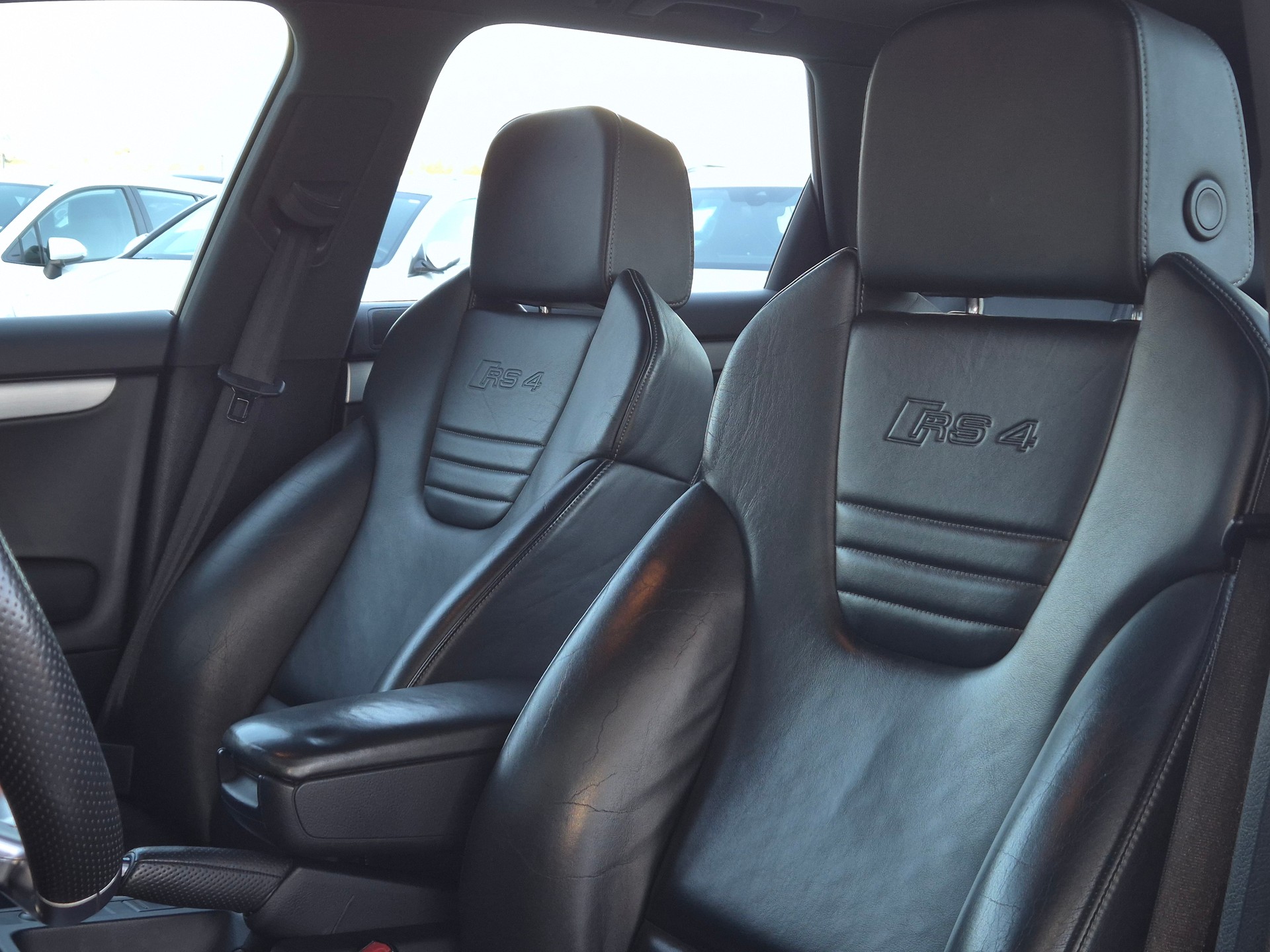AUDI RS4 Avant 4.2 V8 quattro-image-20