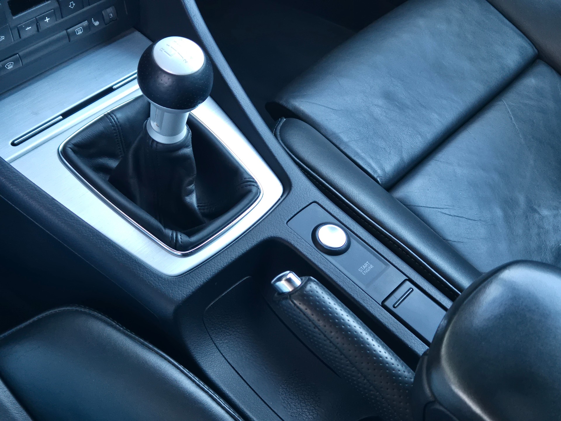 AUDI RS4 Avant 4.2 V8 quattro-image-24