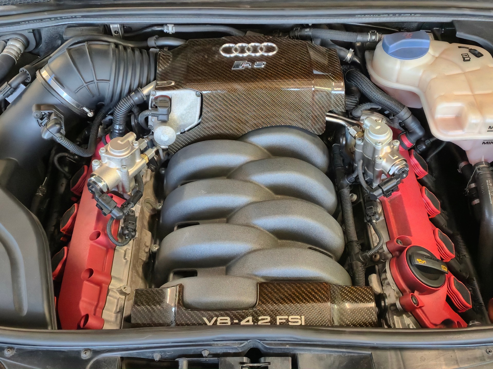 AUDI RS4 Avant 4.2 V8 quattro-image-9