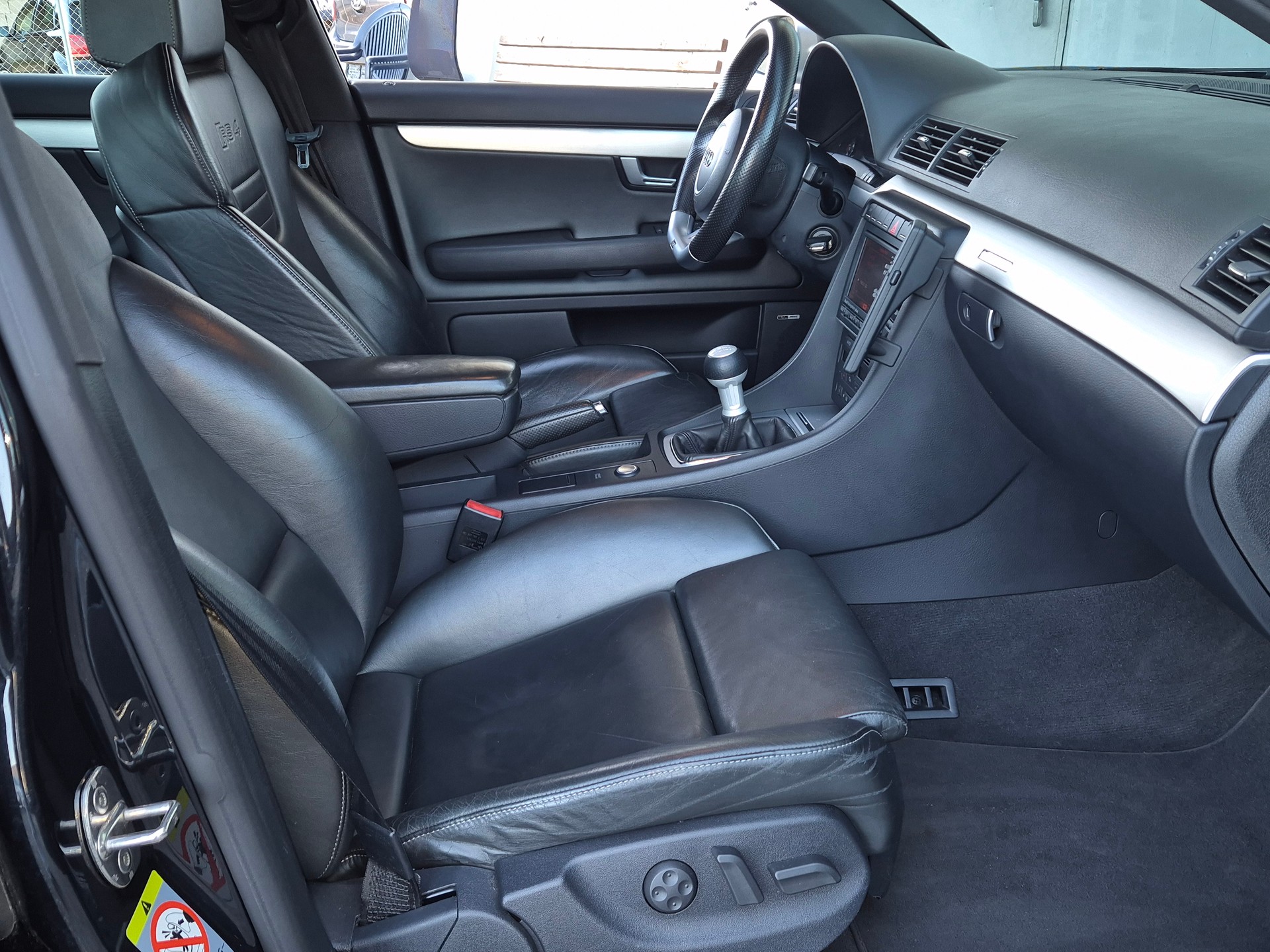 AUDI RS4 Avant 4.2 V8 quattro-image-21