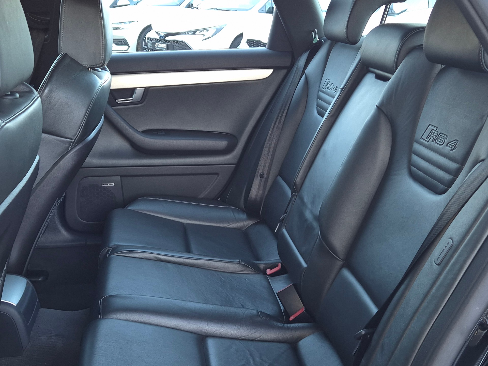 AUDI RS4 Avant 4.2 V8 quattro-image-22