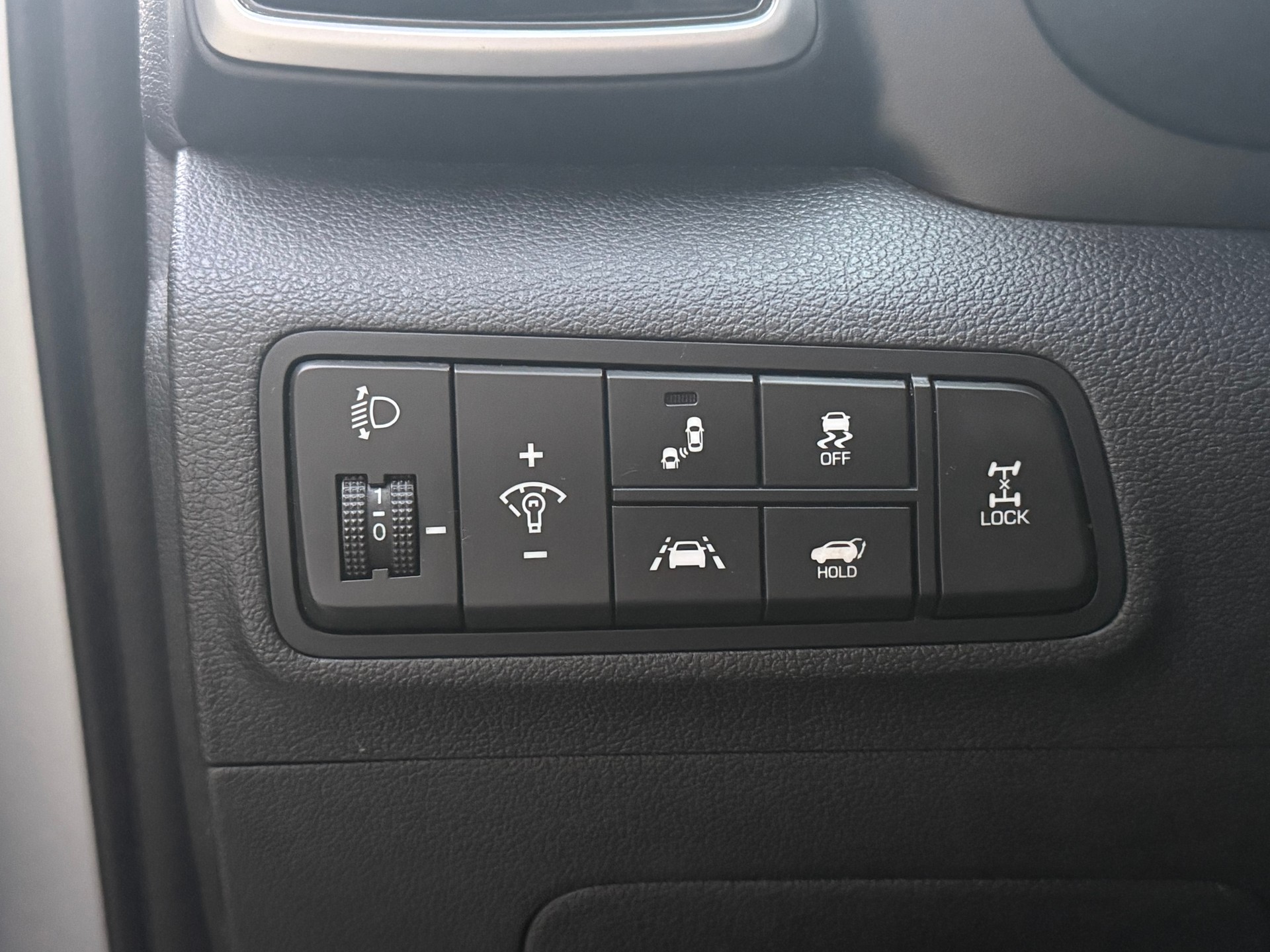 HYUNDAI Tucson 1.6 TGDI Amplia 4WD DCT-image-2