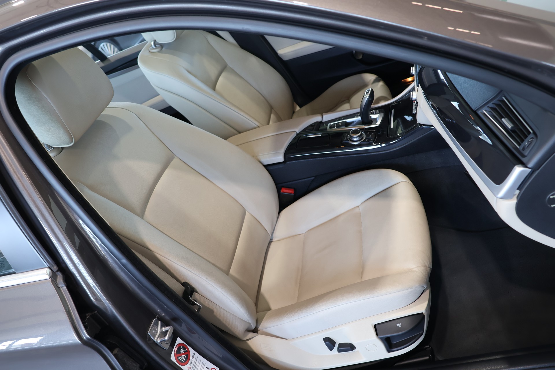 BMW 528i xDrive Steptronic-image-13