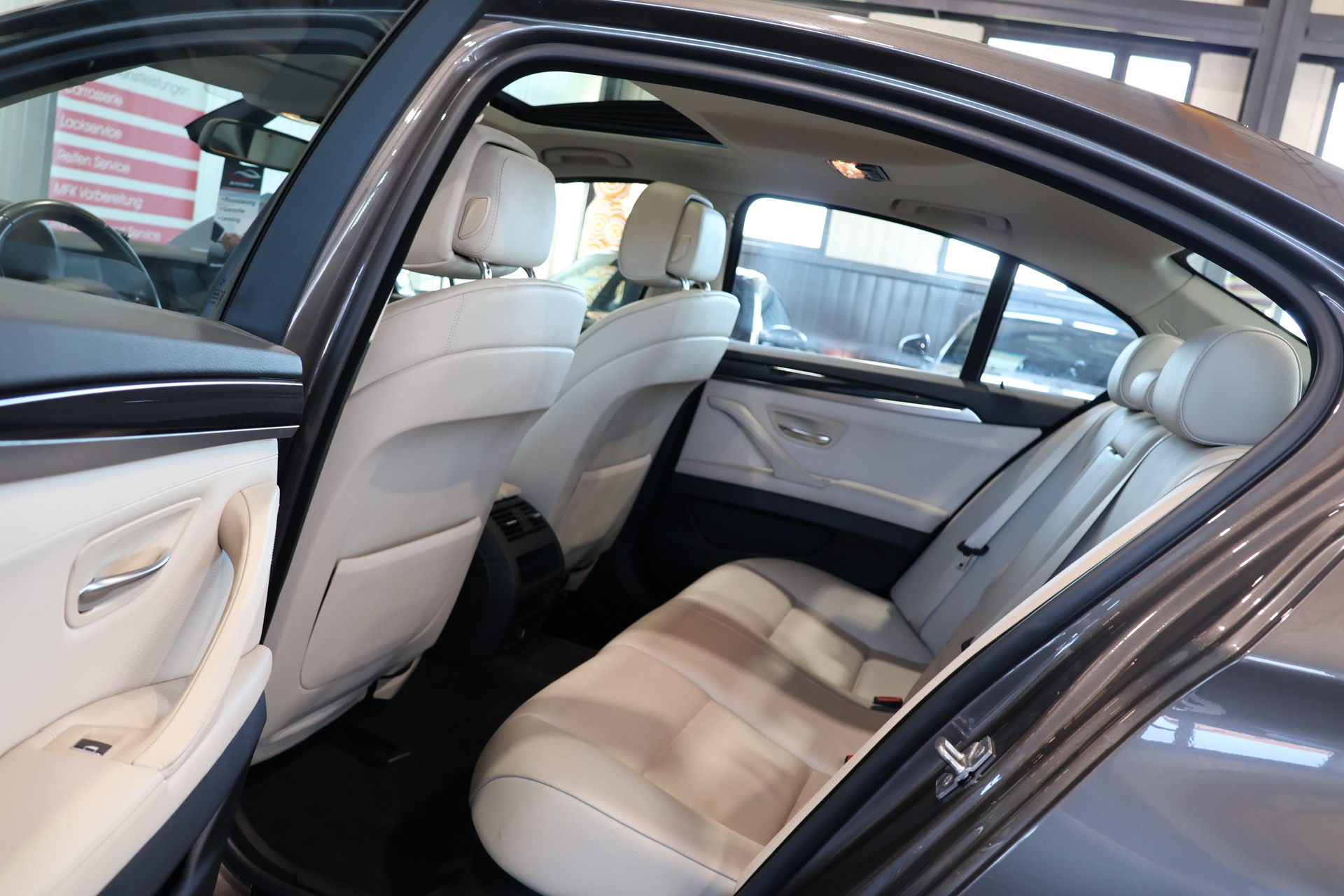 BMW 528i xDrive Steptronic-image-14