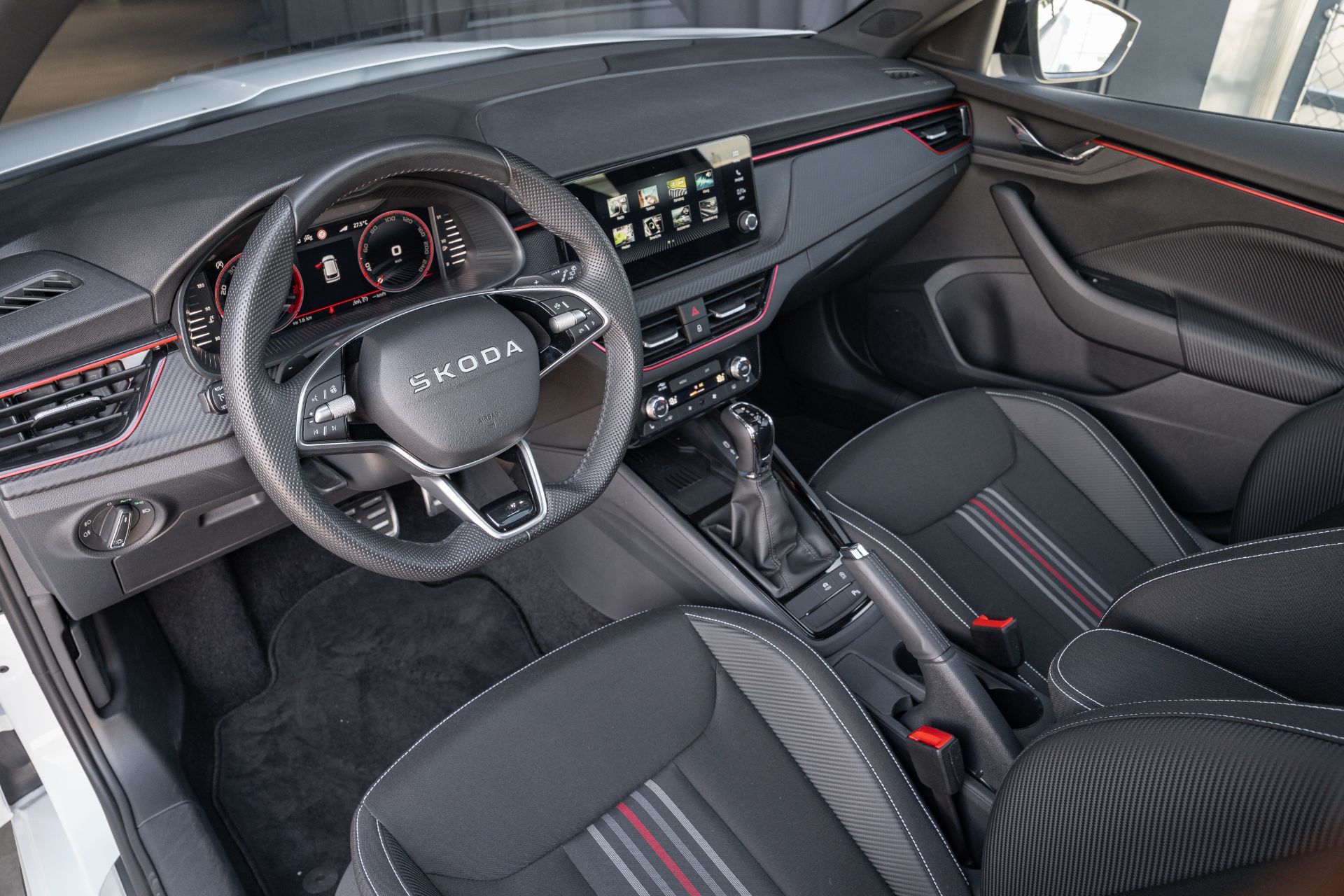 SKODA Kamiq 1.5 TSI Monte Carlo DSG-image-12