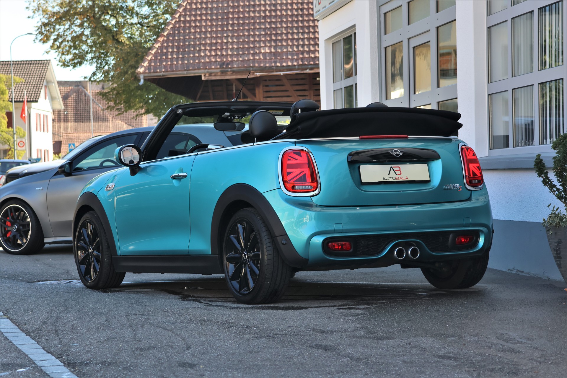 MINI Cooper S Brighton Cabriolet DKG (CH) *Carribbean Aqua Blue*-image-9