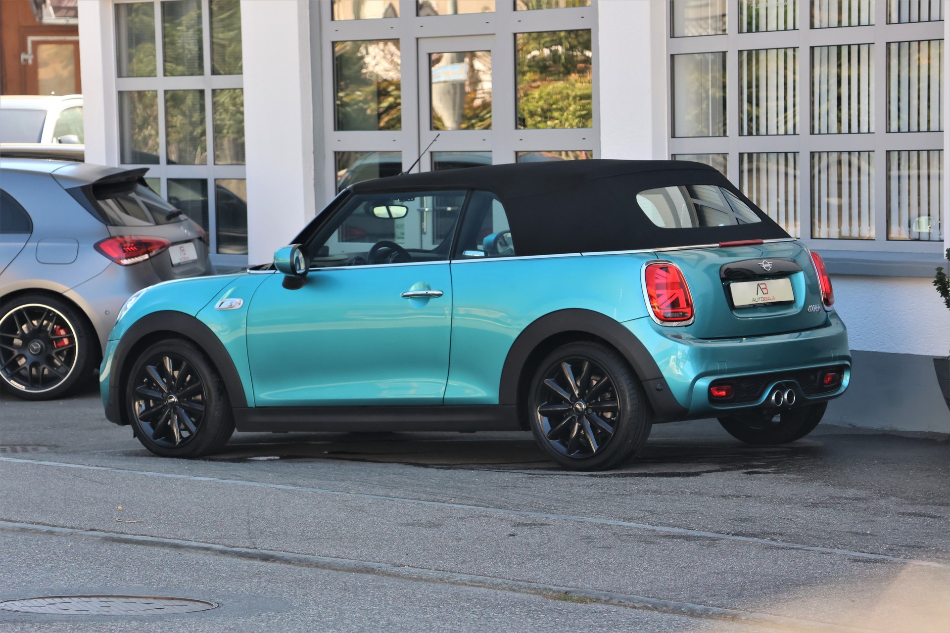 MINI Cooper S Brighton Cabriolet DKG (CH) *Carribbean Aqua Blue*-image-4