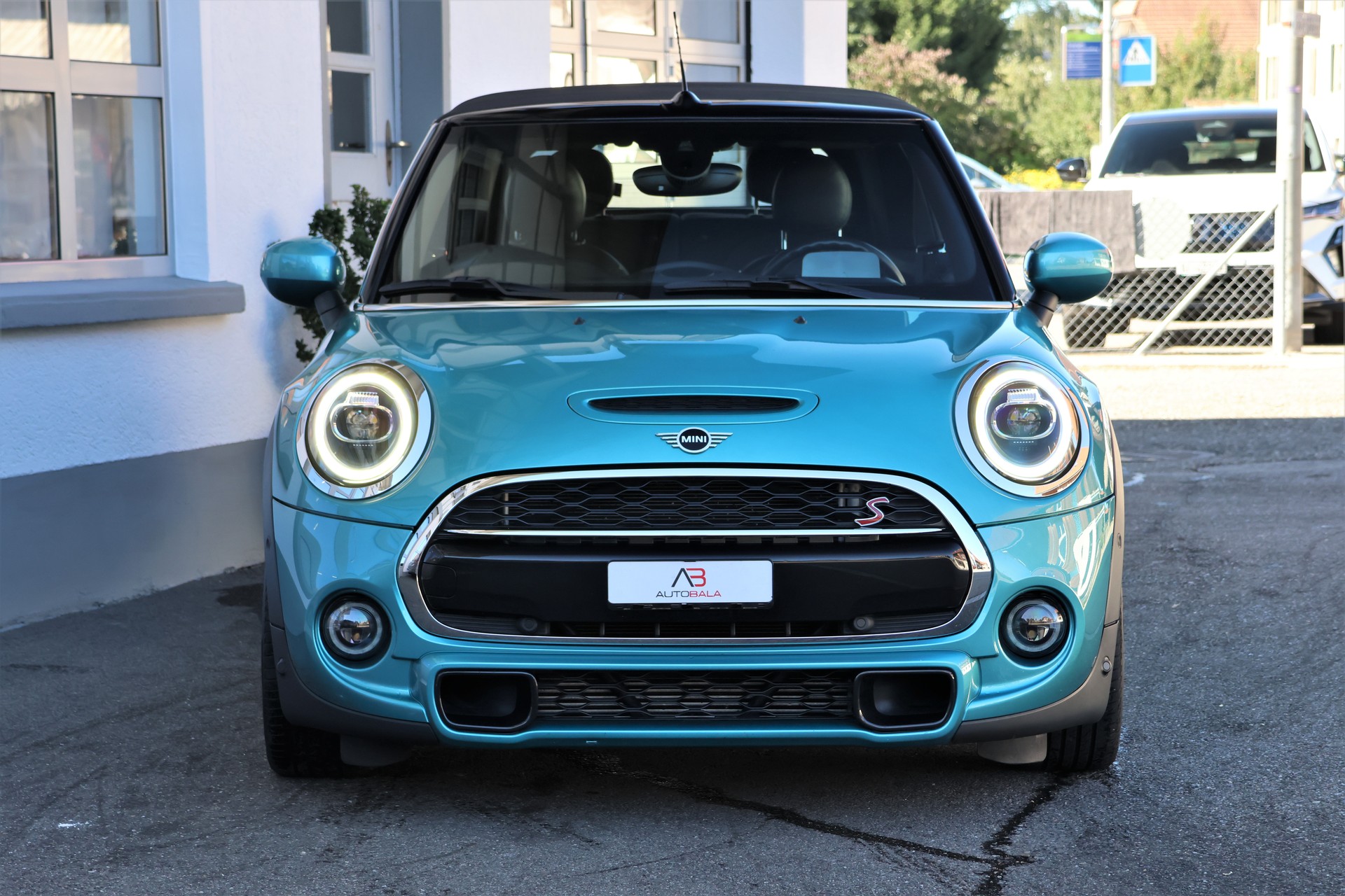 MINI Cooper S Brighton Cabriolet DKG (CH) *Carribbean Aqua Blue*-image-1