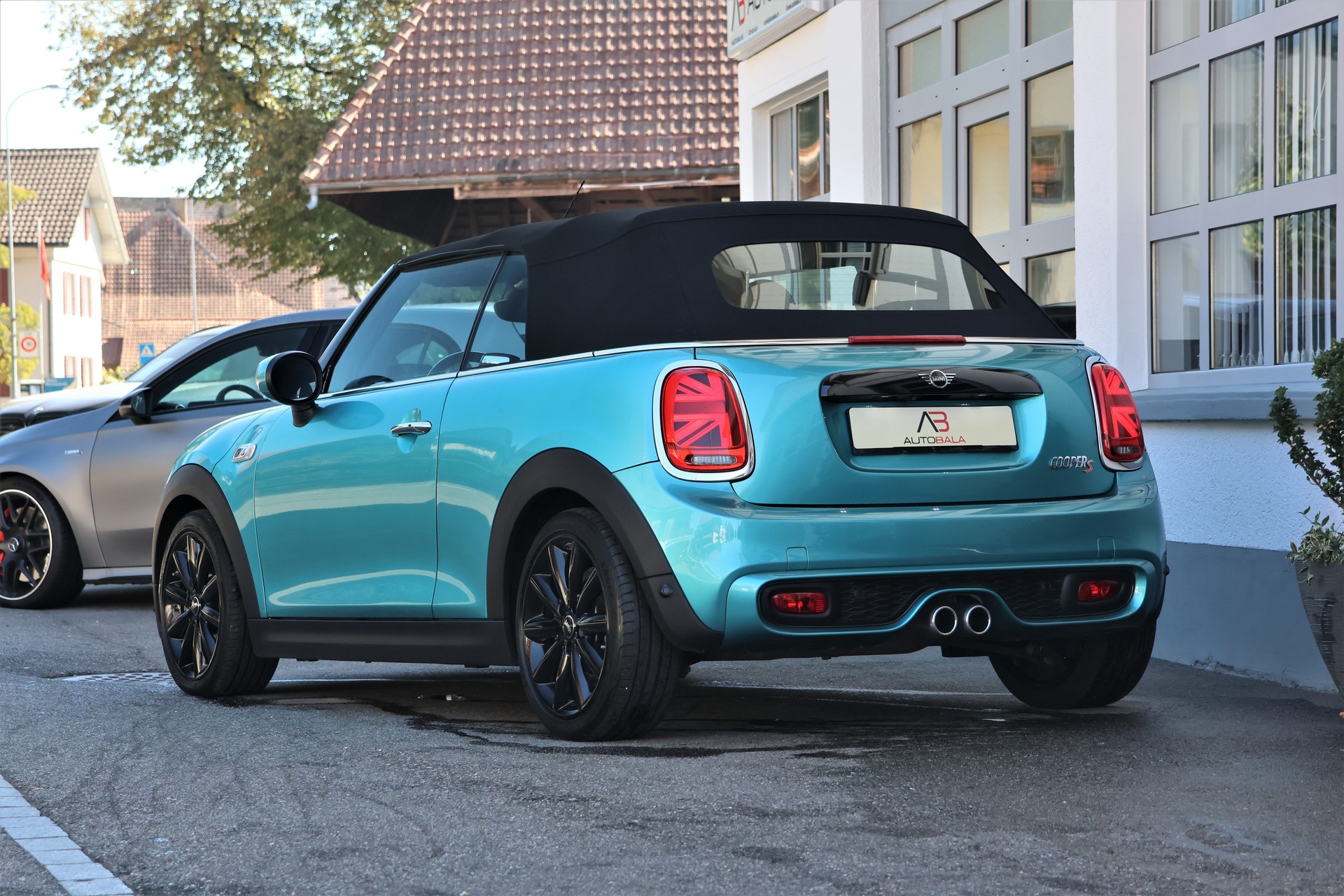 MINI Cooper S Brighton Cabriolet DKG (CH) *Carribbean Aqua Blue*-image-2