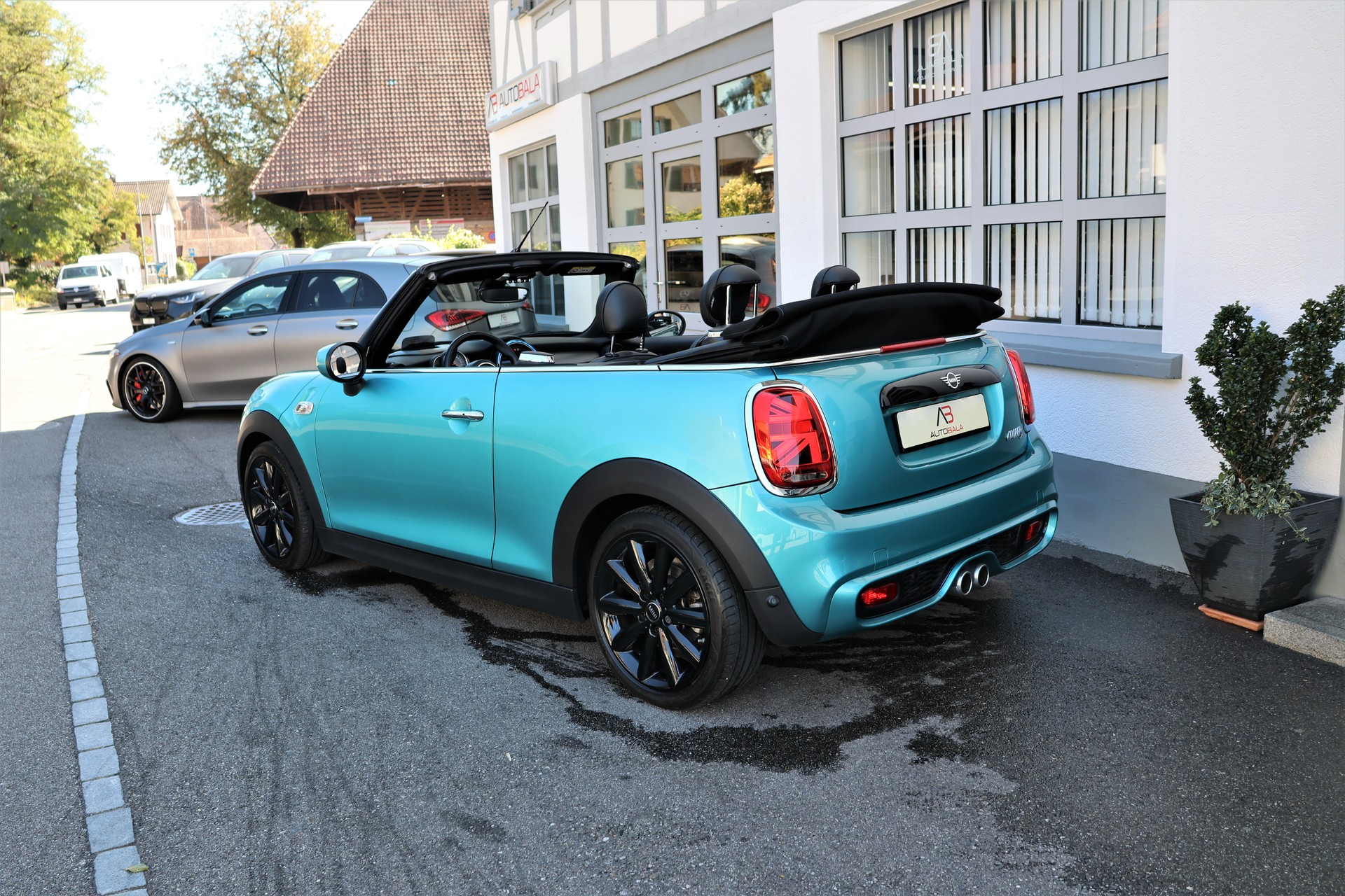 MINI Cooper S Brighton Cabriolet DKG (CH) *Carribbean Aqua Blue*-image-13