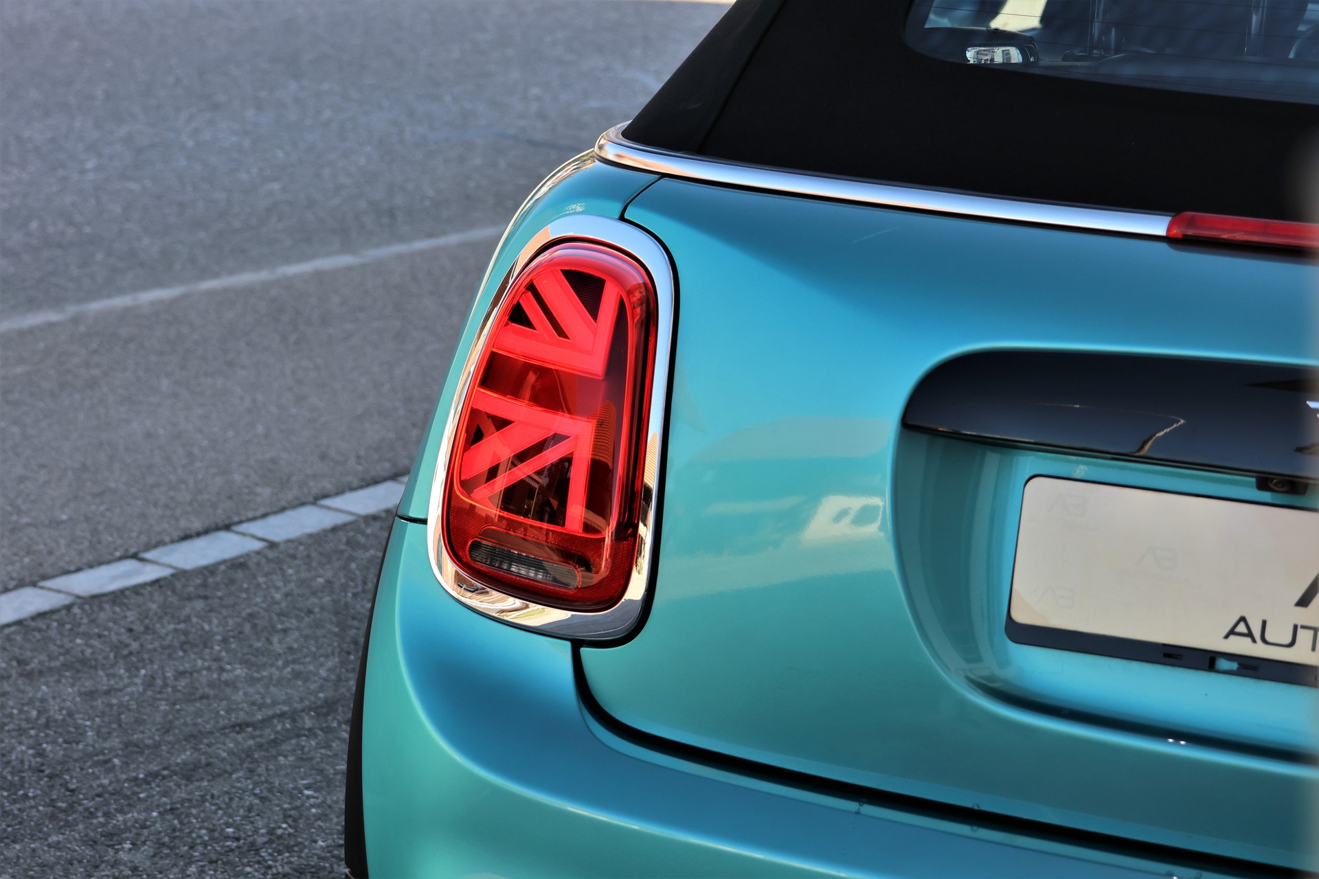 MINI Cooper S Brighton Cabriolet DKG (CH) *Carribbean Aqua Blue*-image-5