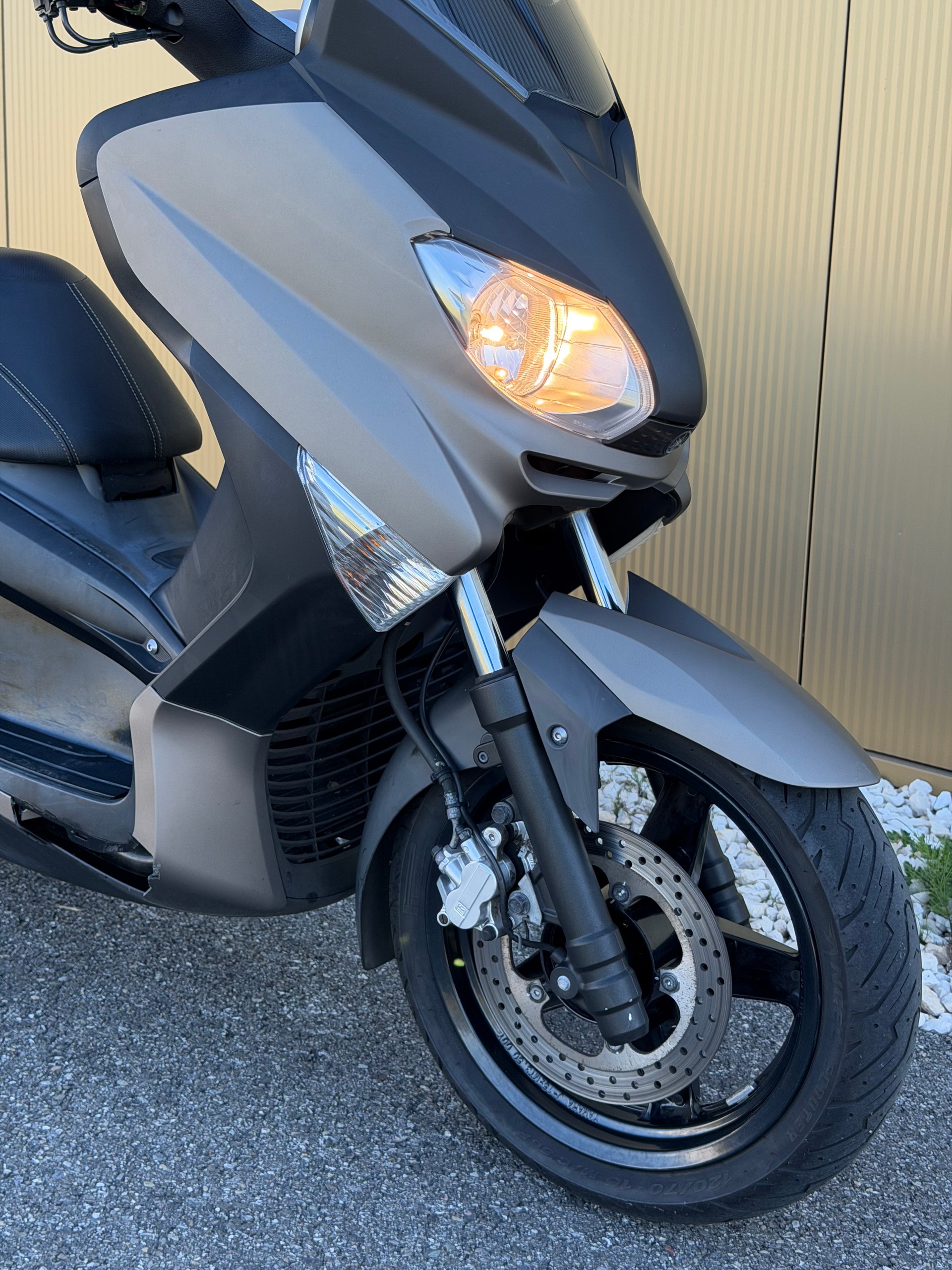 YAMAHA X-MaxYP 250 R-showroom-element-1