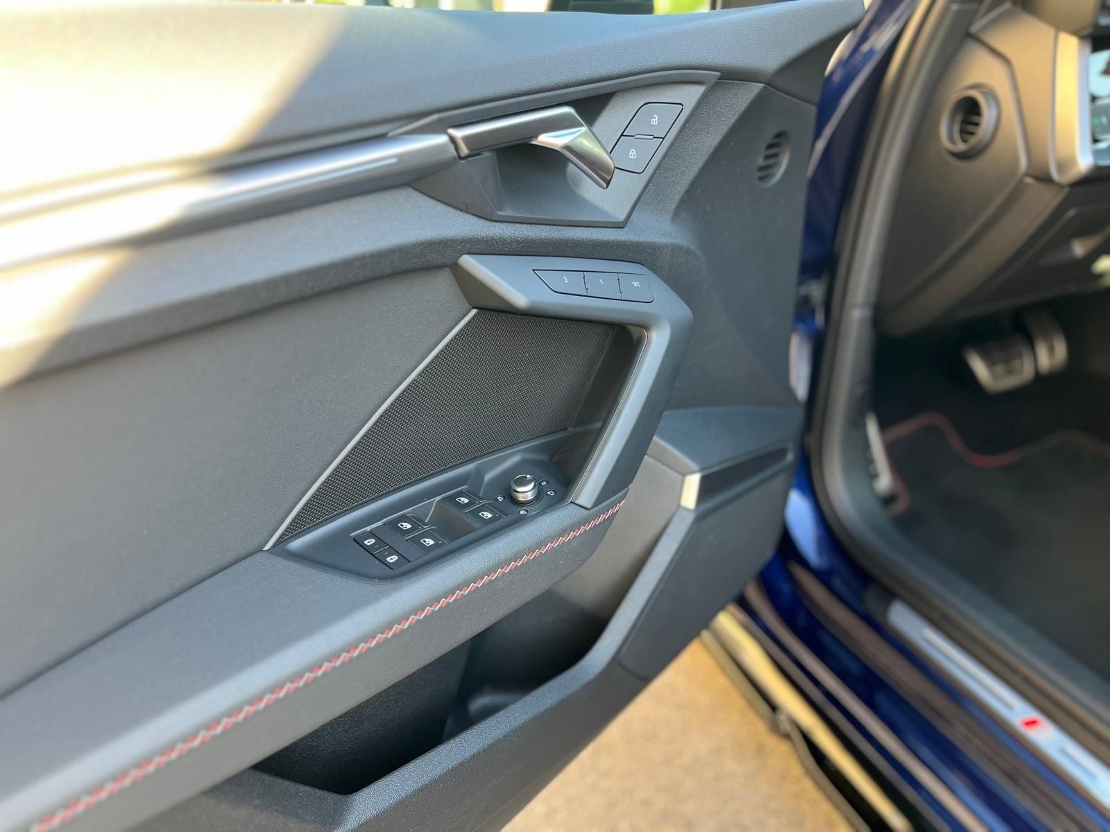 AUDI S3 Sportback 2.0 TFSI quattro S-tronic-image-13