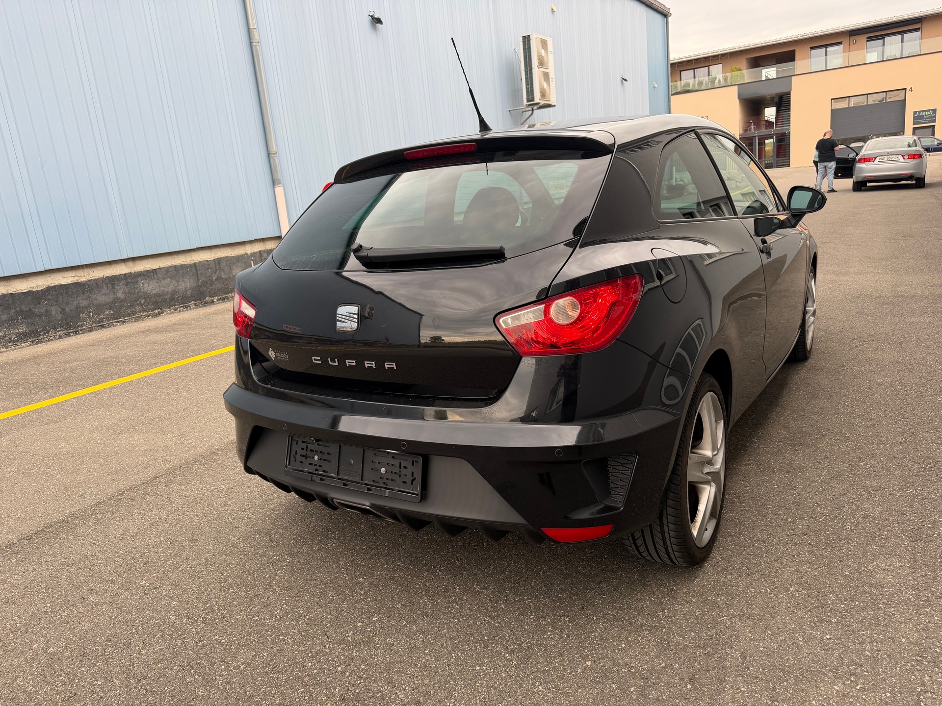 SEAT Ibiza SC 1.4 TSI Cupra DSG-image-8