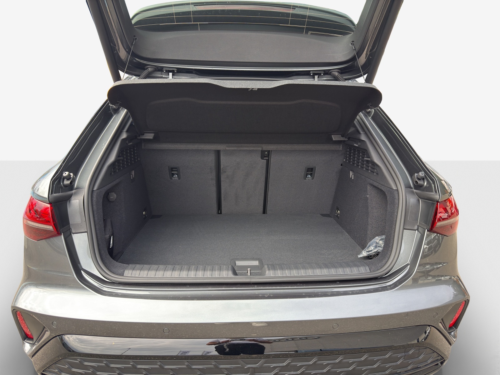 AUDI A3 Sportback TFSI 110 kW S line Attraction S tronic-image-12