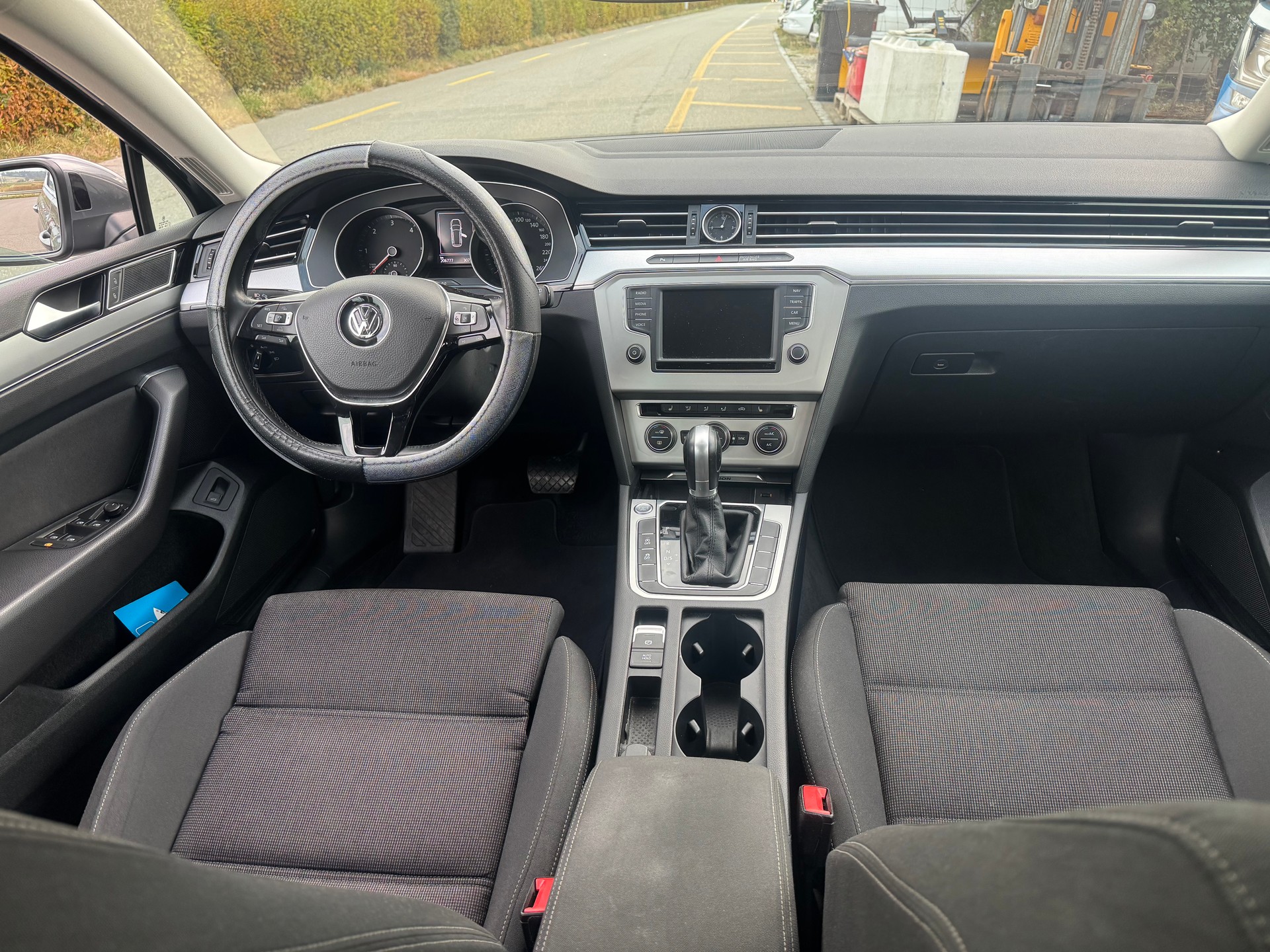 VW Passat Variant 2.0 TDI BMT Comfortline DSG 4Motion-image-8