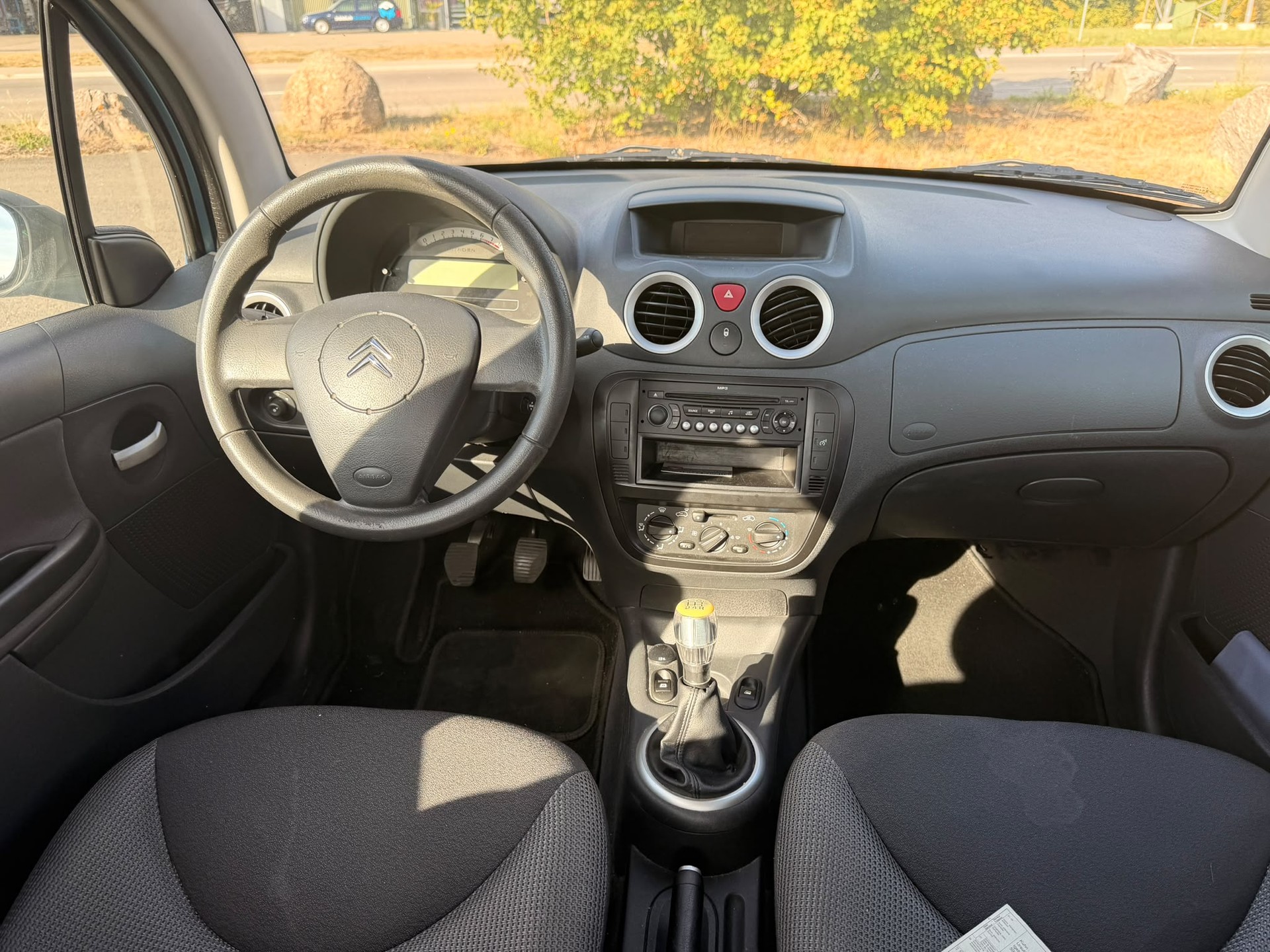 CITROEN C3 1.4i Exclusive-image-6