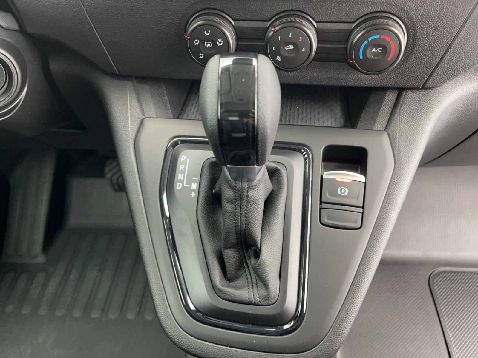 RENAULT Kangoo Van 1.3 TCe 130 Extra-image-12