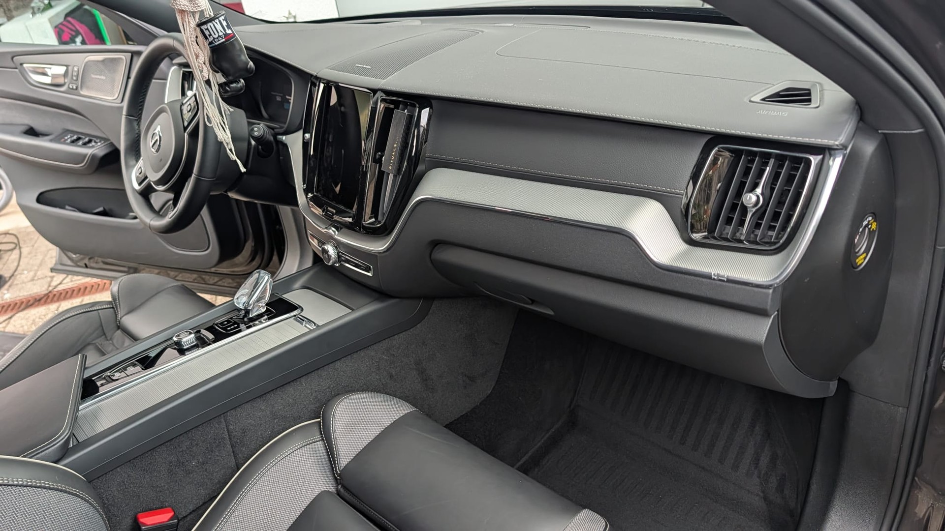 VOLVO 2.0 T8 TE XCENTRIC eAWD-image-3