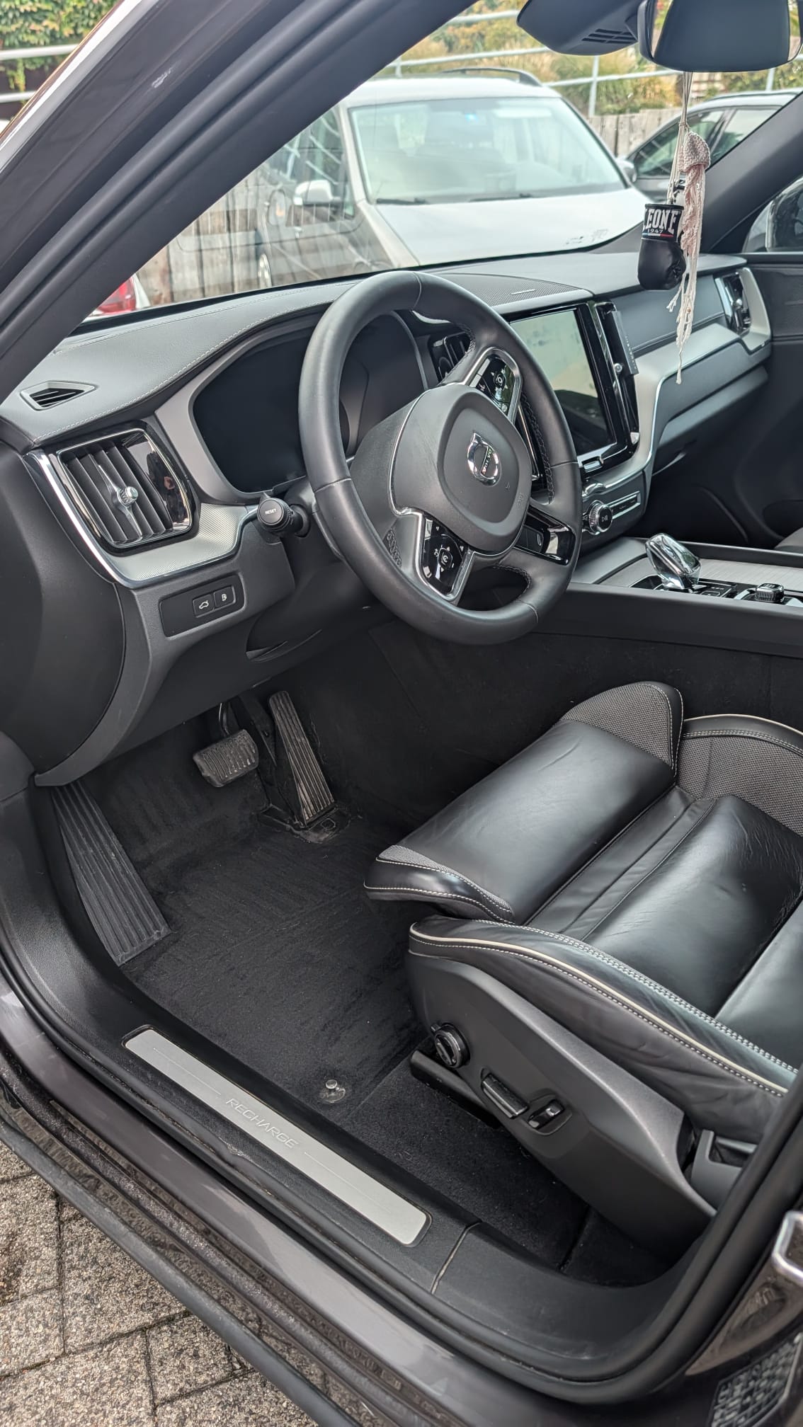 VOLVO 2.0 T8 TE XCENTRIC eAWD-image-2