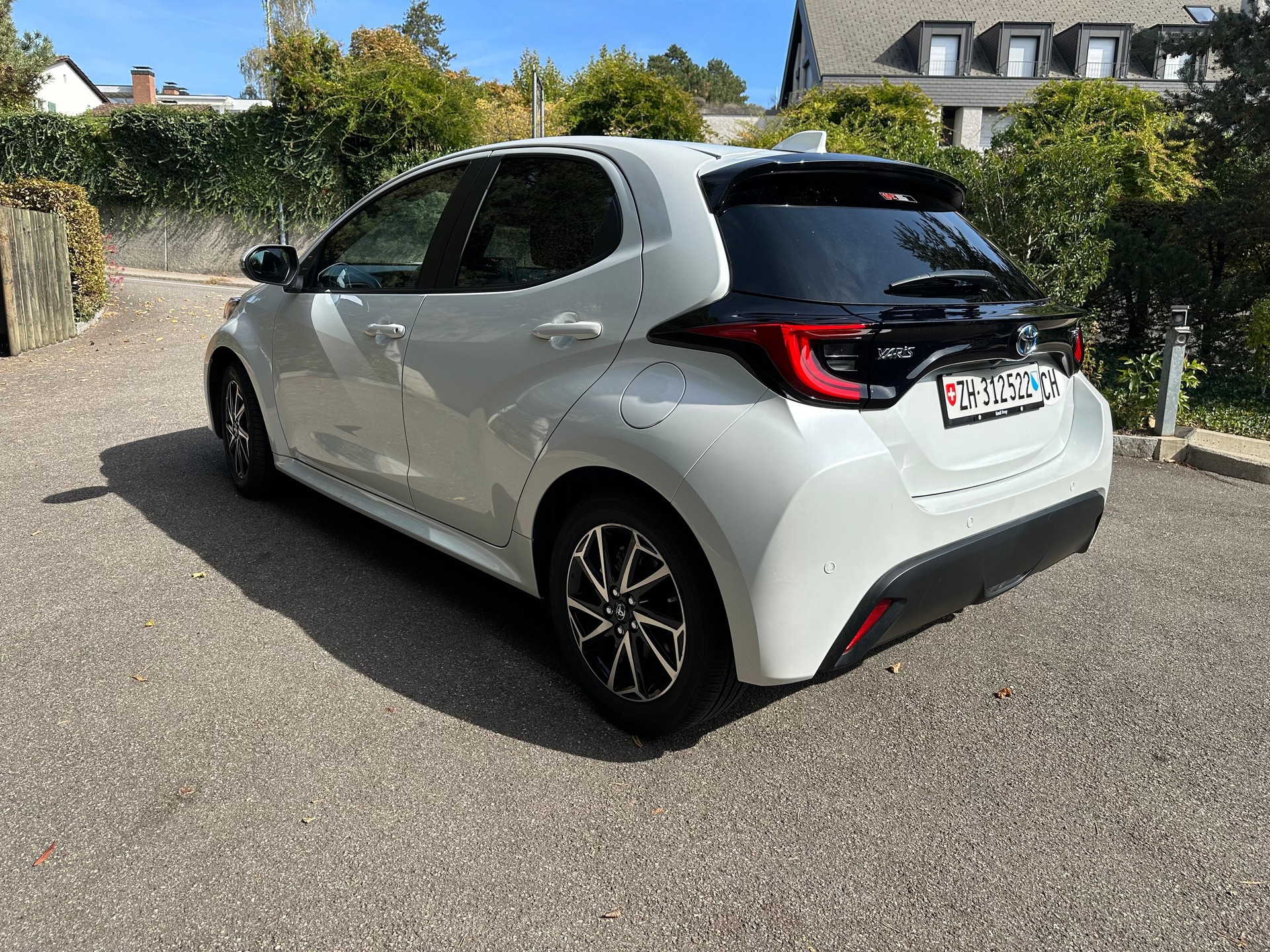 TOYOTA 1.5 VVT-i HSD Trend-image-1