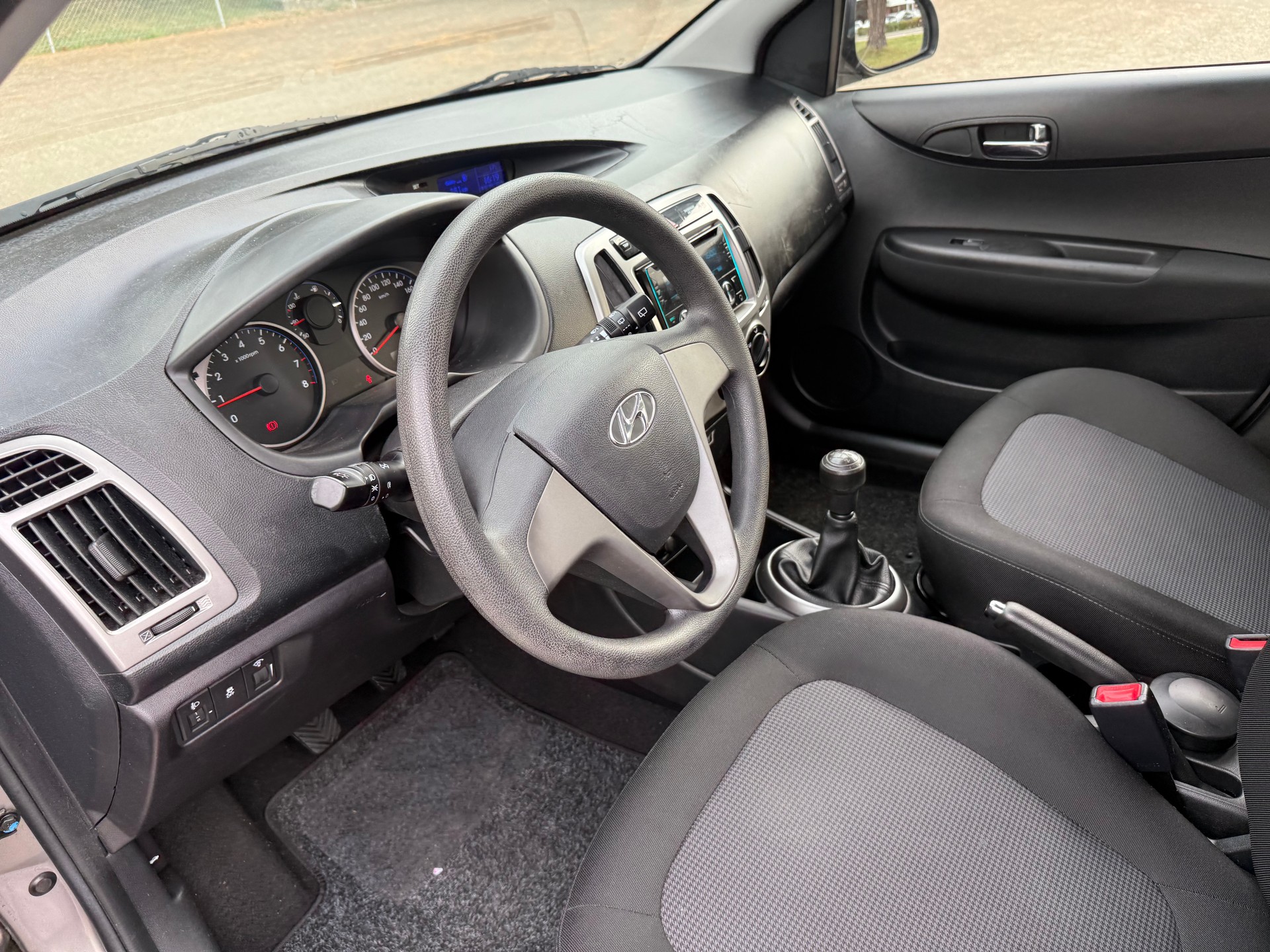 HYUNDAI i20 1.4 Style-image-6