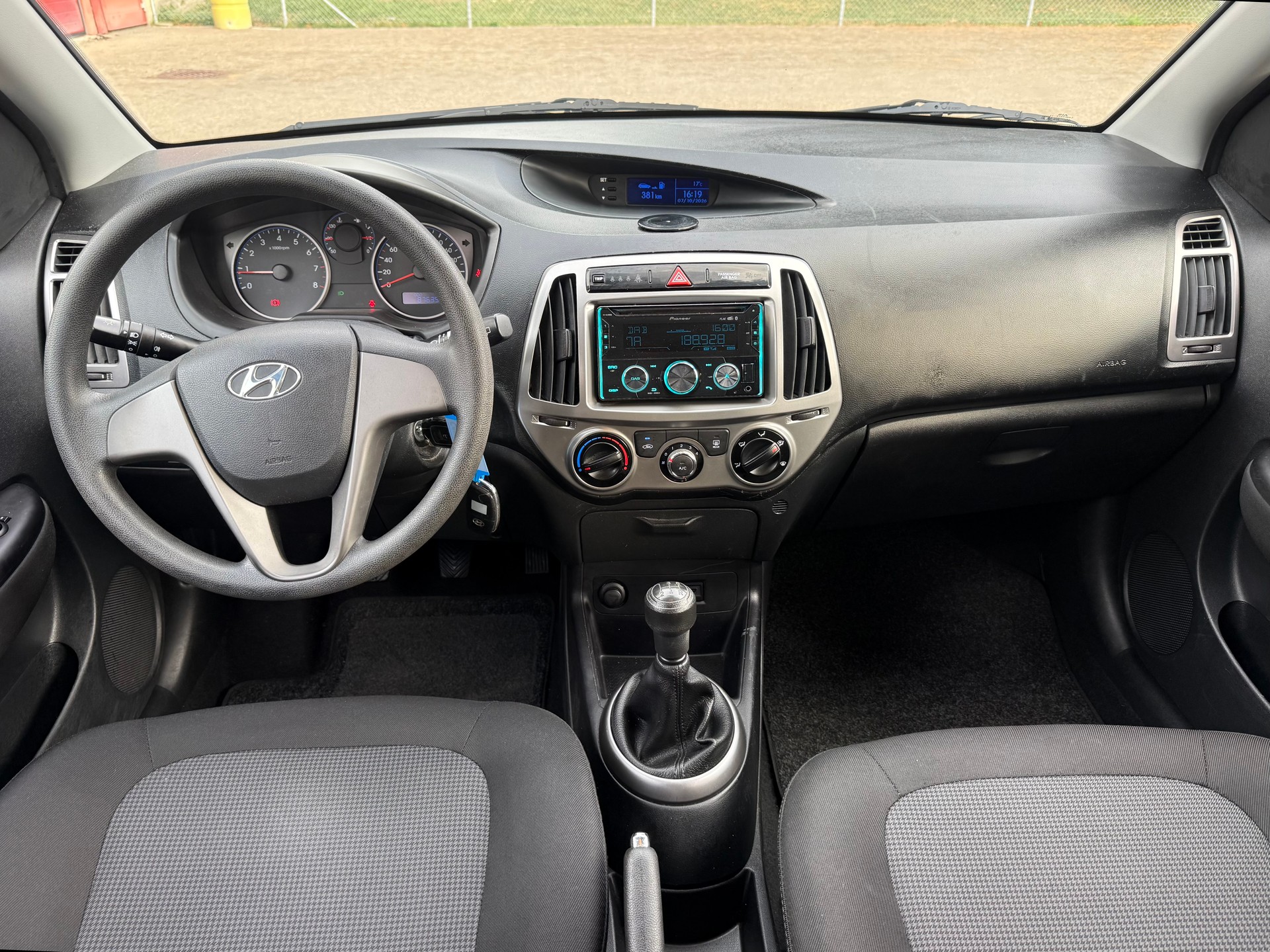 HYUNDAI i20 1.4 Style-image-8