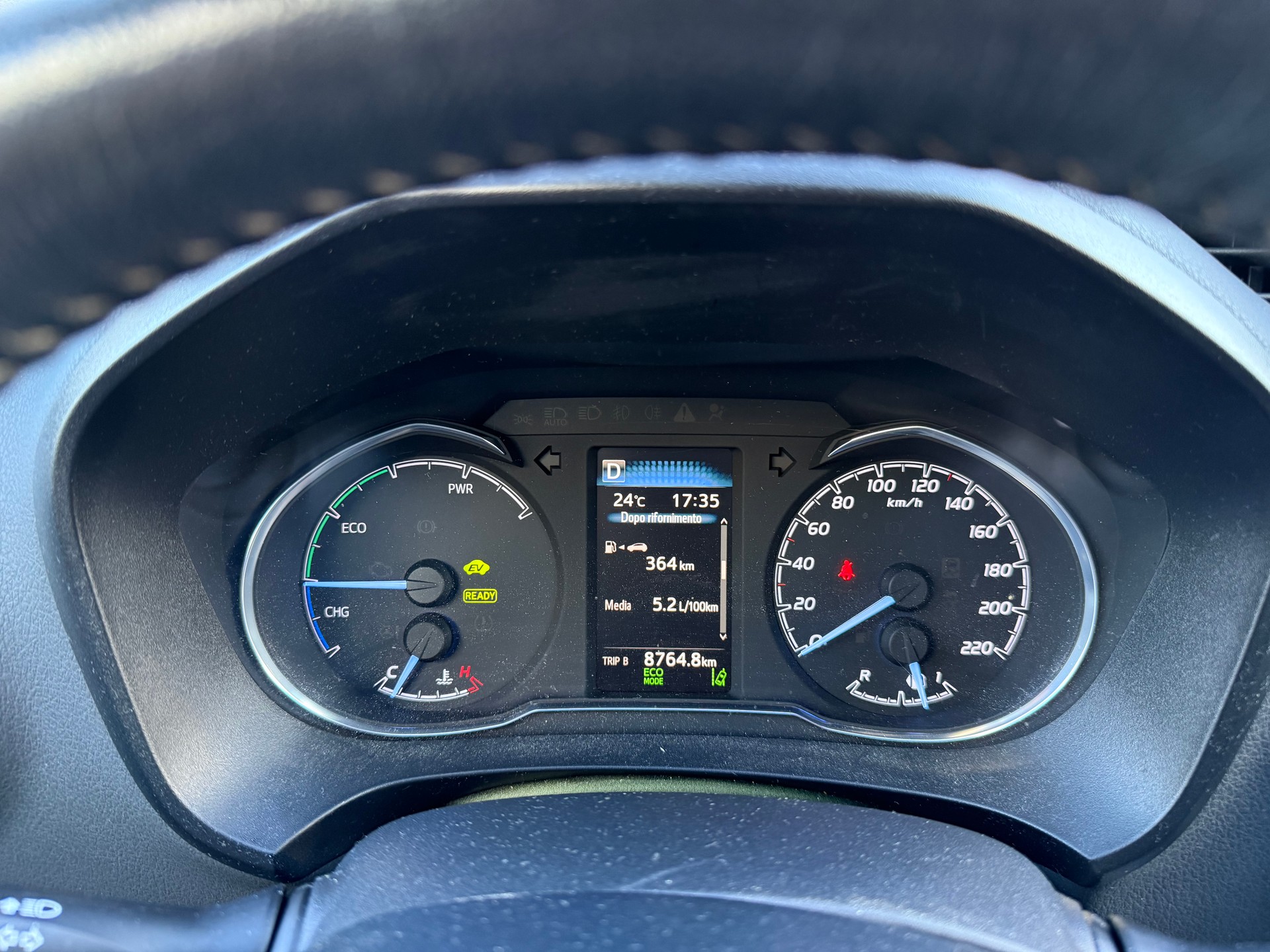 TOYOTA Yaris 1.5 VVT-i Hybrid Premium e-CVT-image-11