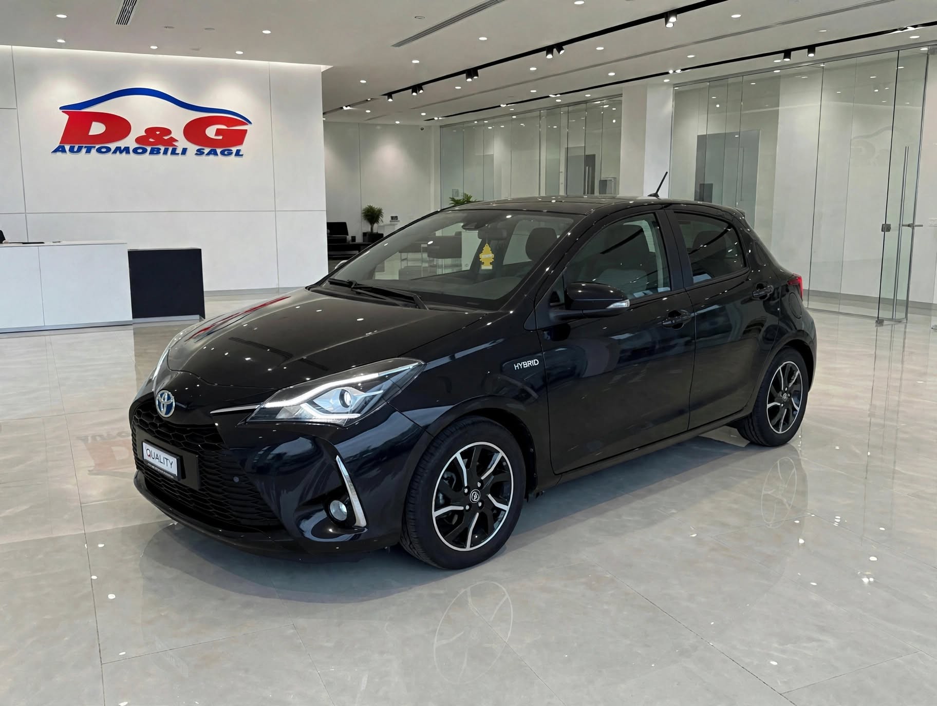 TOYOTA Yaris 1.5 VVT-i Hybrid Premium e-CVT-image-3