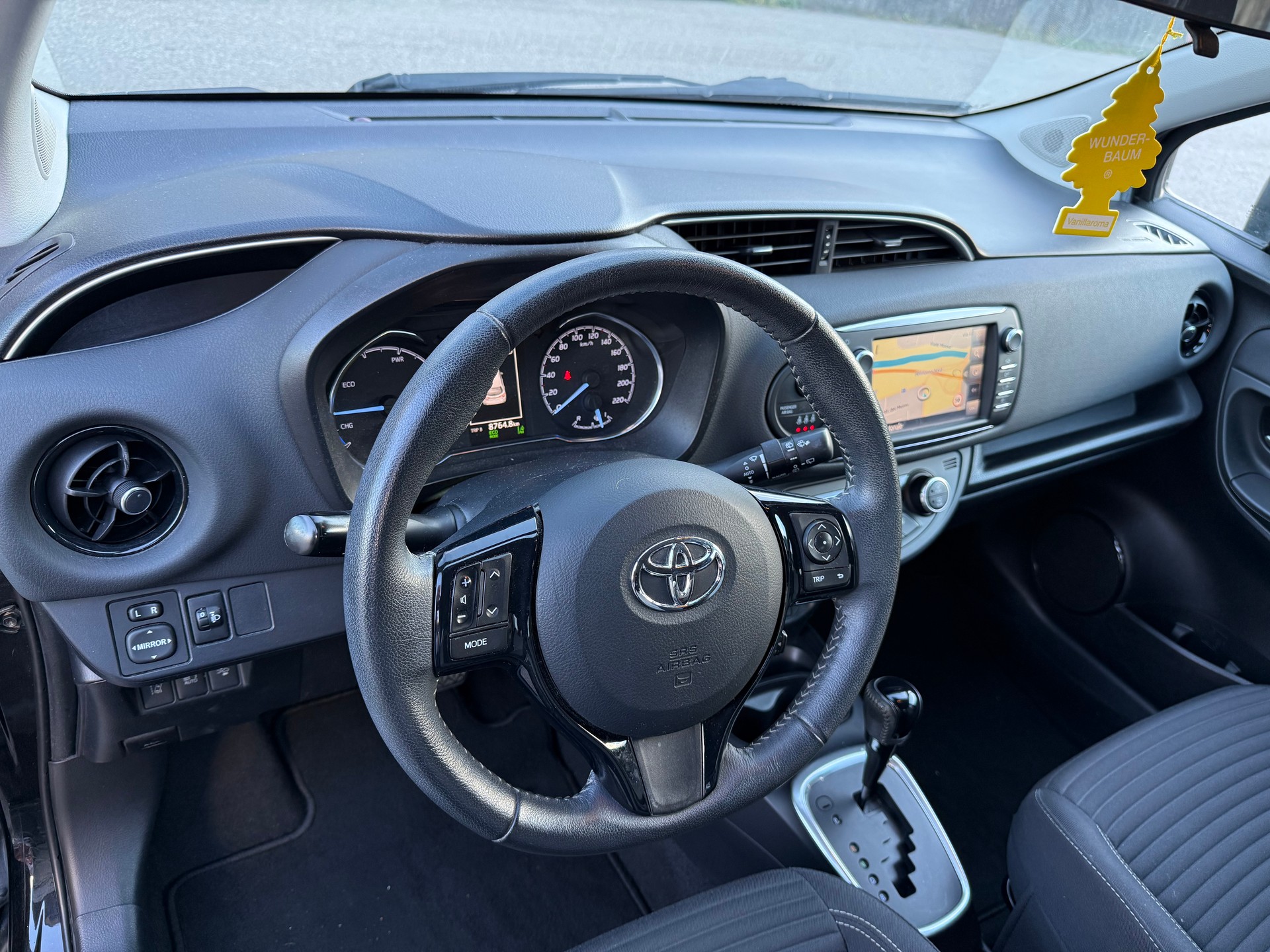 TOYOTA Yaris 1.5 VVT-i Hybrid Premium e-CVT-image-9