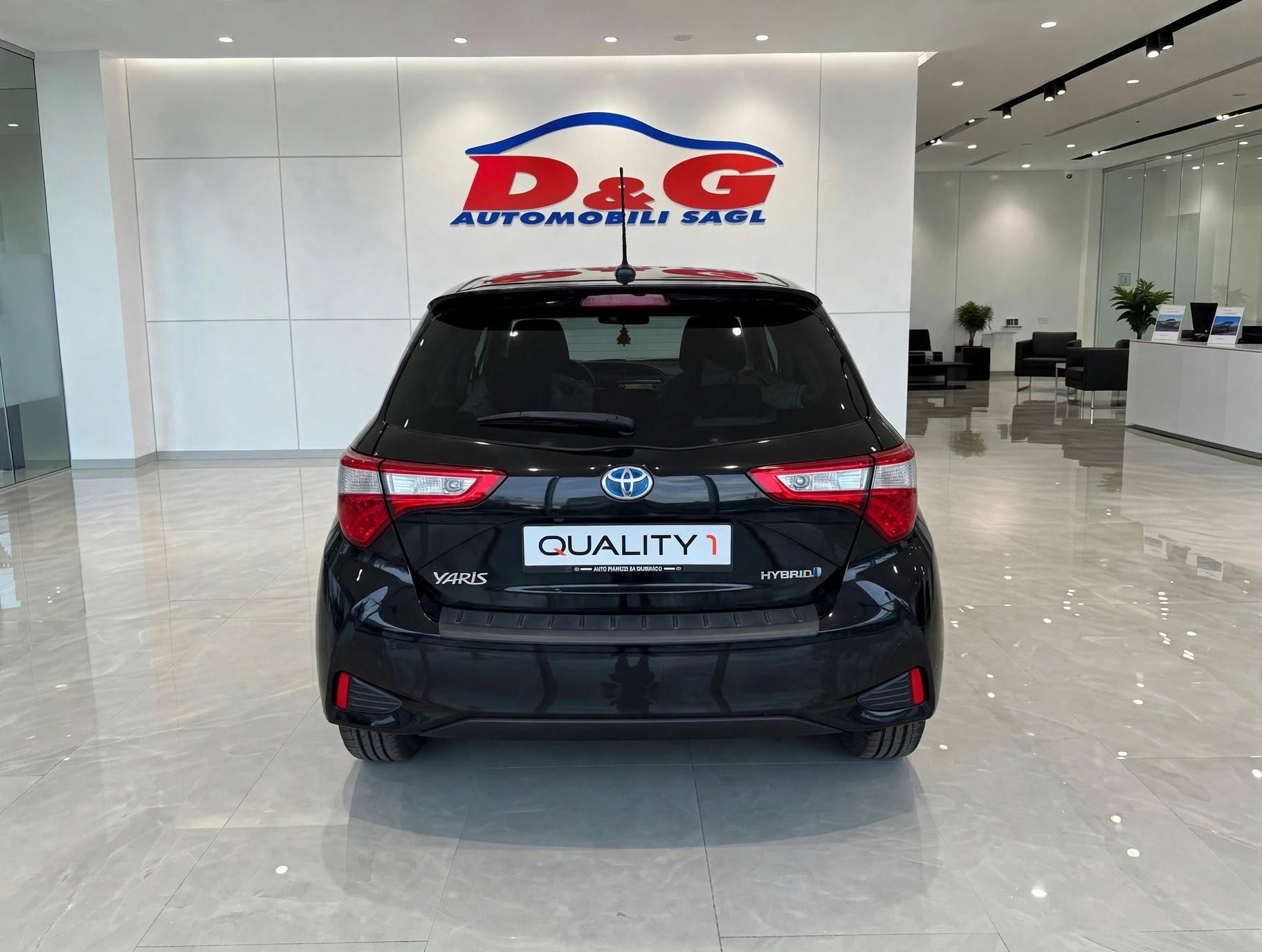 TOYOTA Yaris 1.5 VVT-i Hybrid Premium e-CVT-image-5