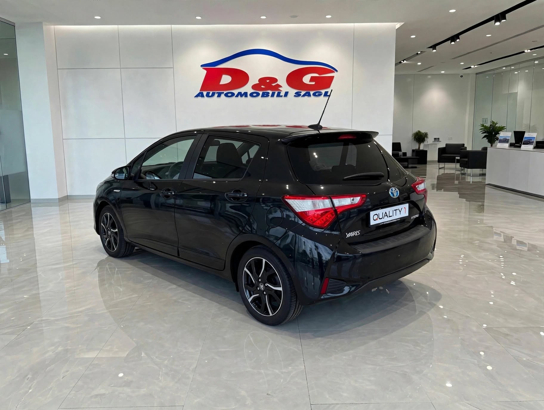 TOYOTA Yaris 1.5 VVT-i Hybrid Premium e-CVT-image-4