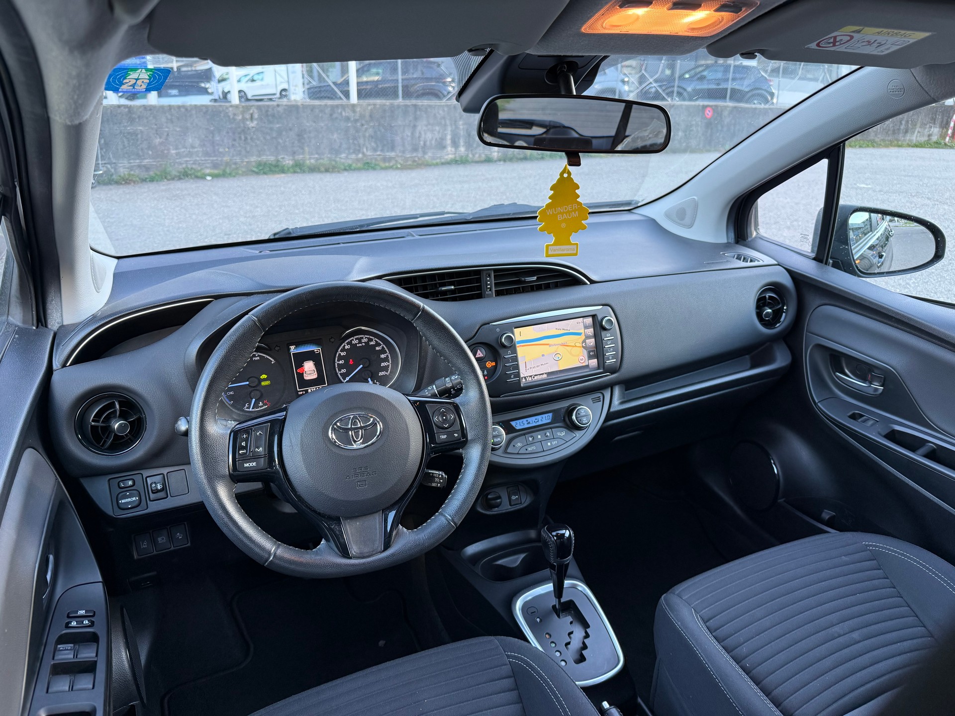 TOYOTA Yaris 1.5 VVT-i Hybrid Premium e-CVT-image-7