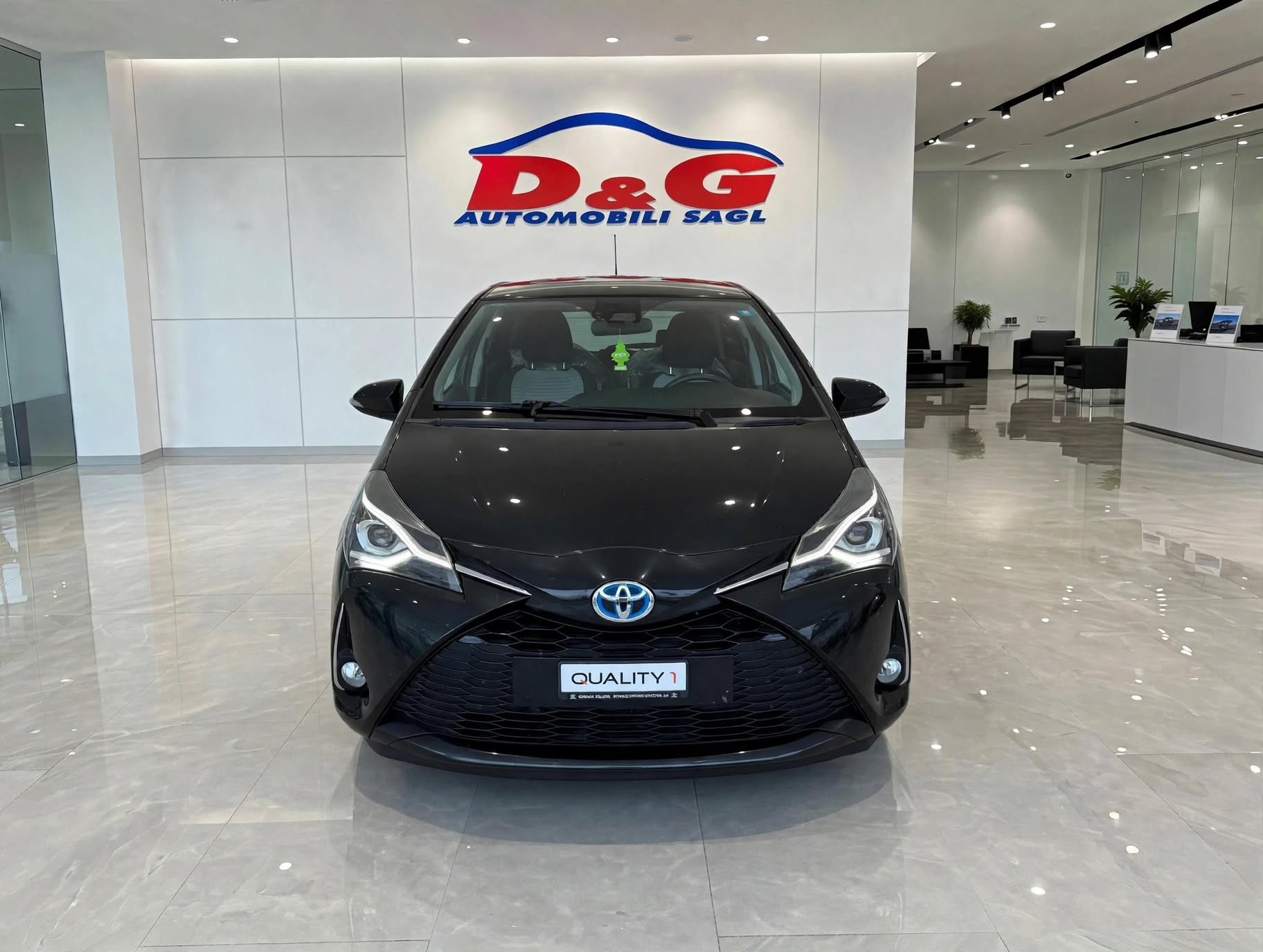 TOYOTA Yaris 1.5 VVT-i Hybrid Premium e-CVT-image-2