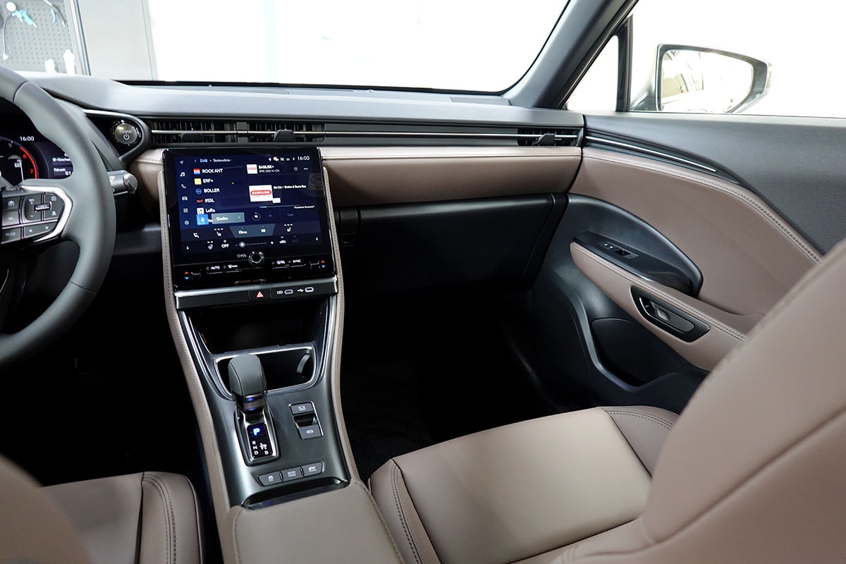 LEXUS LBX FWD Elegant CVT LEDER BRAUN-image-10