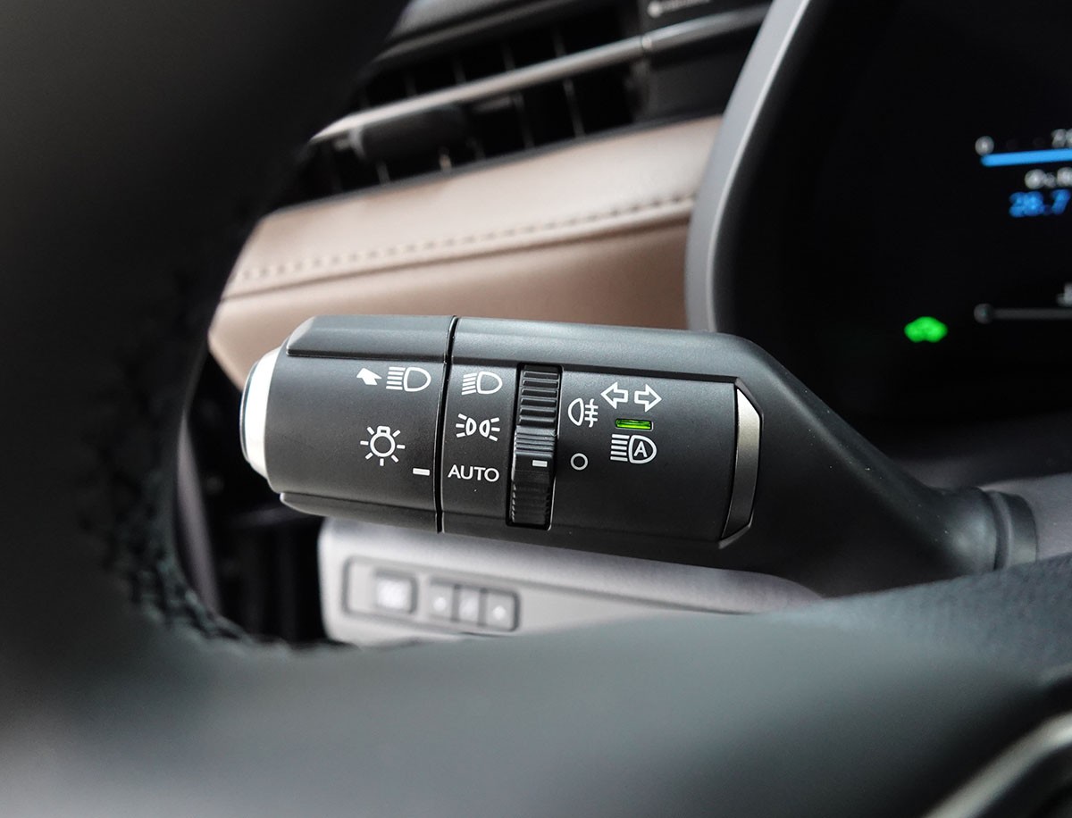 LEXUS LBX FWD Elegant CVT LEDER BRAUN-image-13