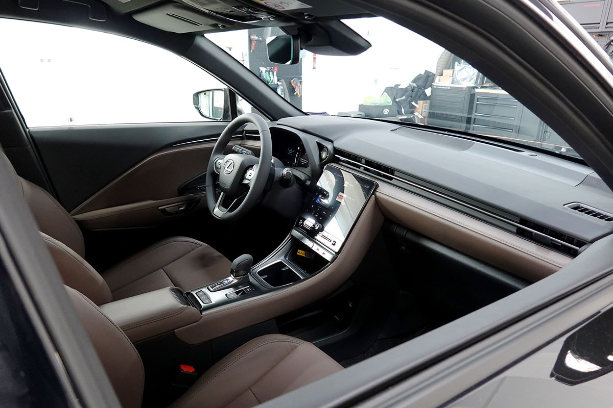 LEXUS LBX FWD Elegant CVT LEDER BRAUN-image-5