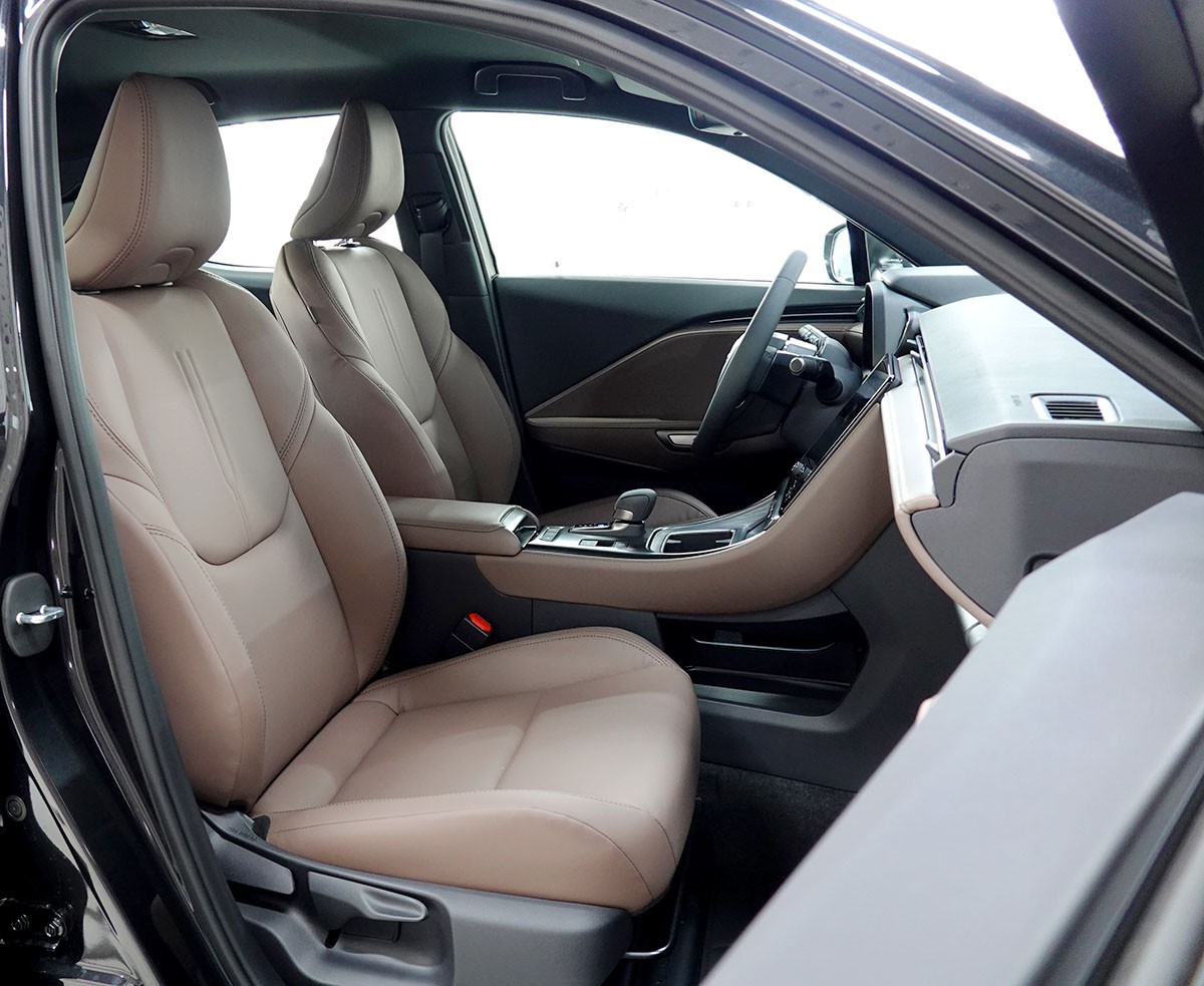 LEXUS LBX FWD Elegant CVT LEDER BRAUN-image-3
