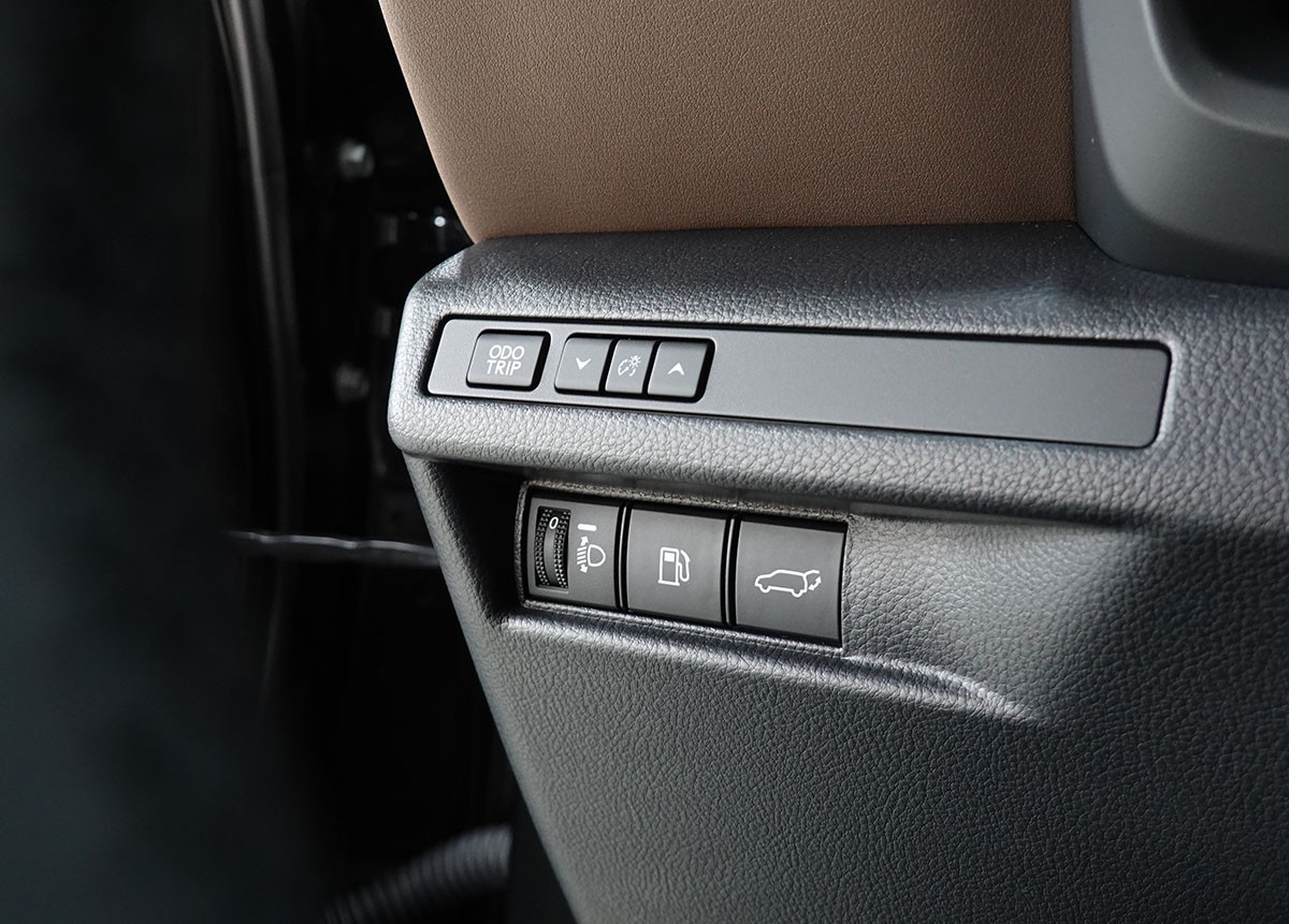 LEXUS LBX FWD Elegant CVT LEDER BRAUN-image-16