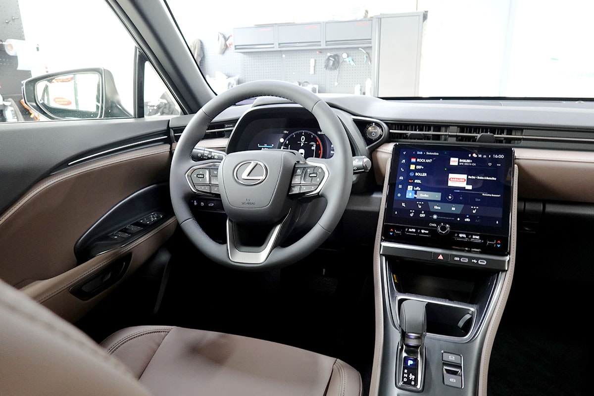 LEXUS LBX FWD Elegant CVT LEDER BRAUN-image-7